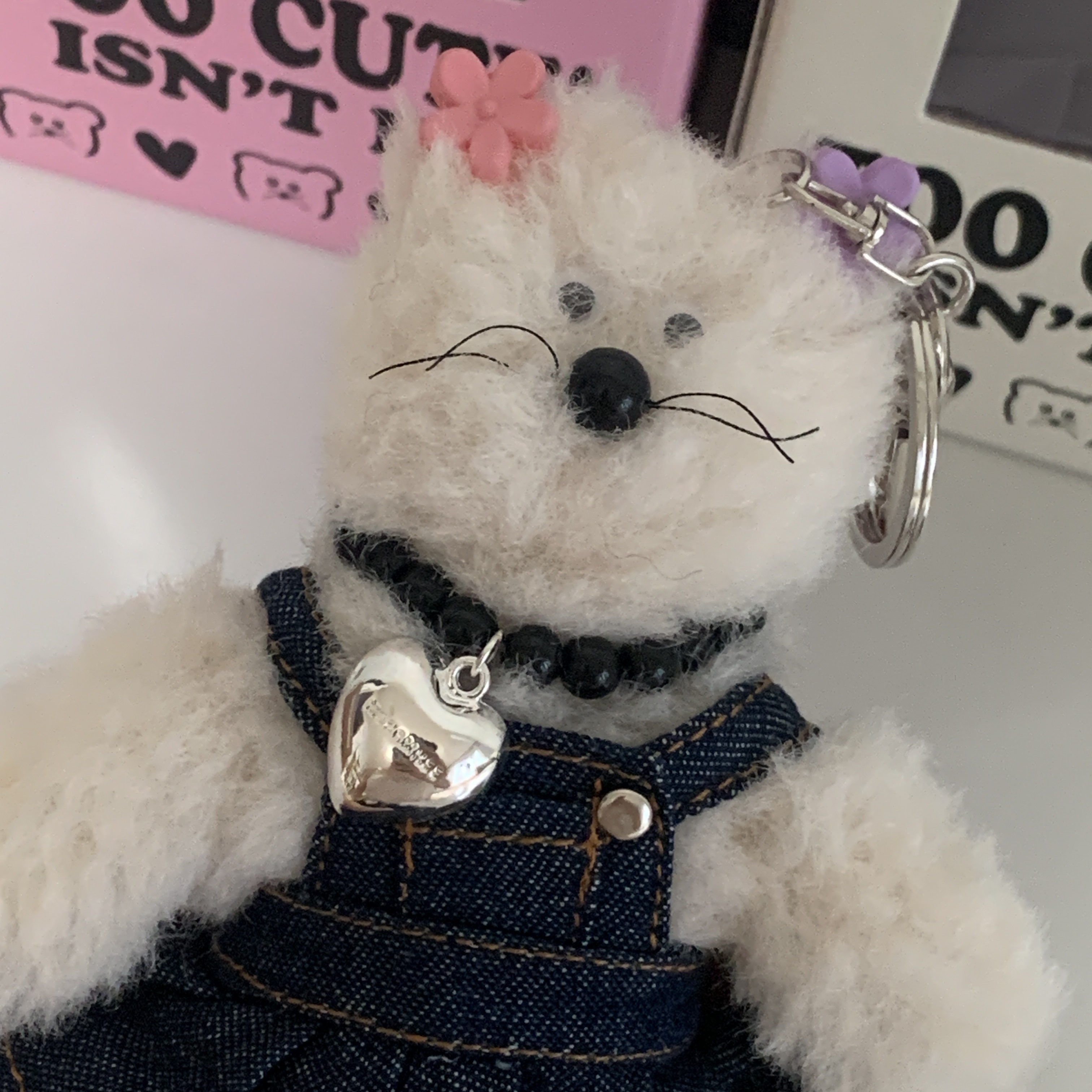 [KREAM 단독] Monamhee Beulpingi Keyring with White Pants Black 착용 스타일 - 3