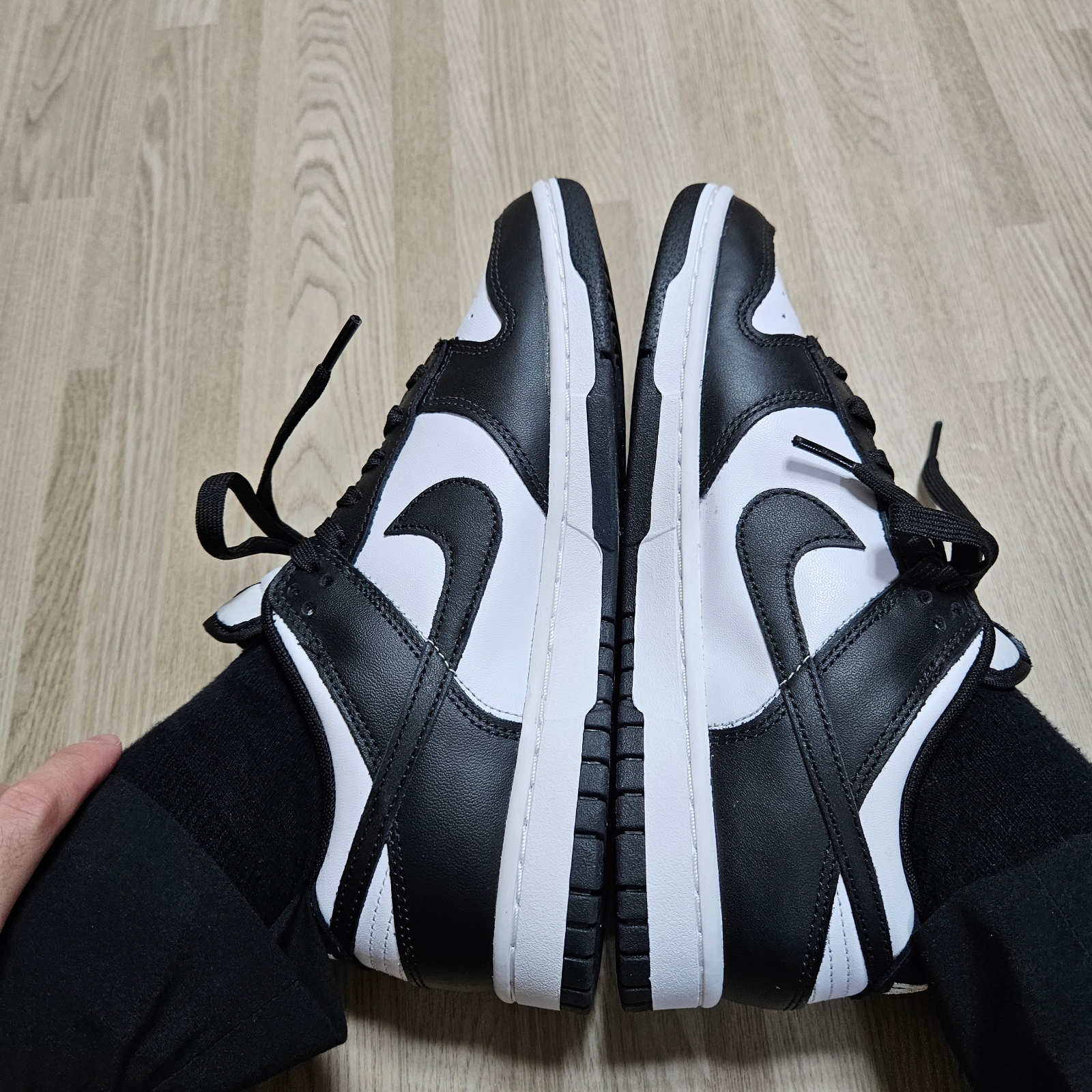 Nike Dunk Low Retro Black 착용 스타일 - 2