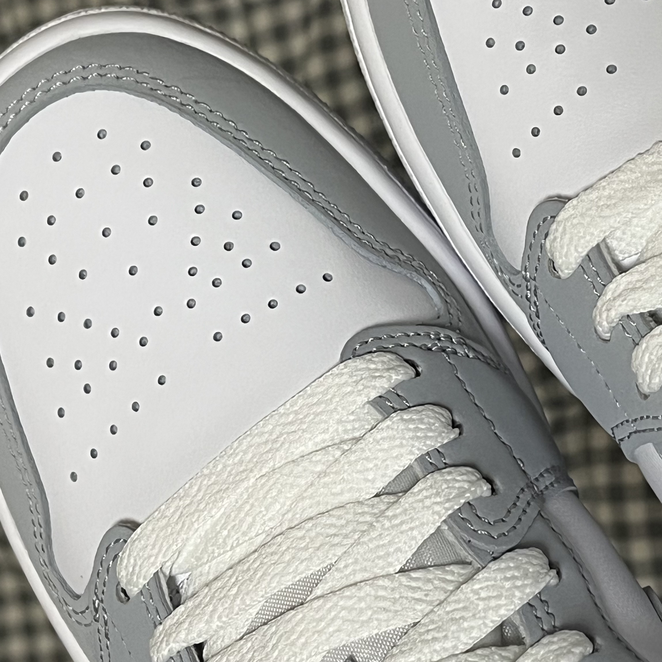 (W) Jordan 1 Low White Wolf Grey 착용 스타일 - 2