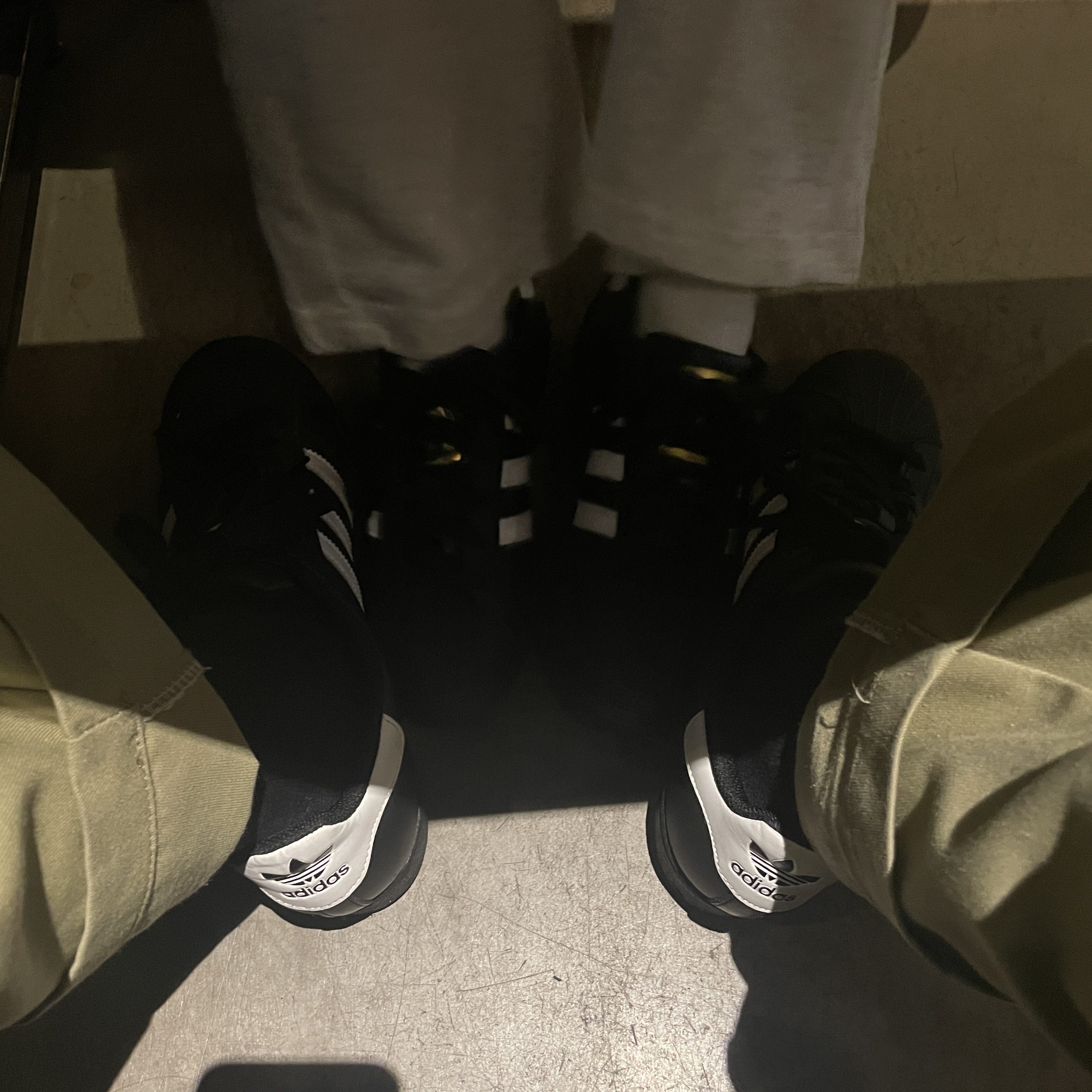 (J) Adidas Superstar Black White 착용 스타일