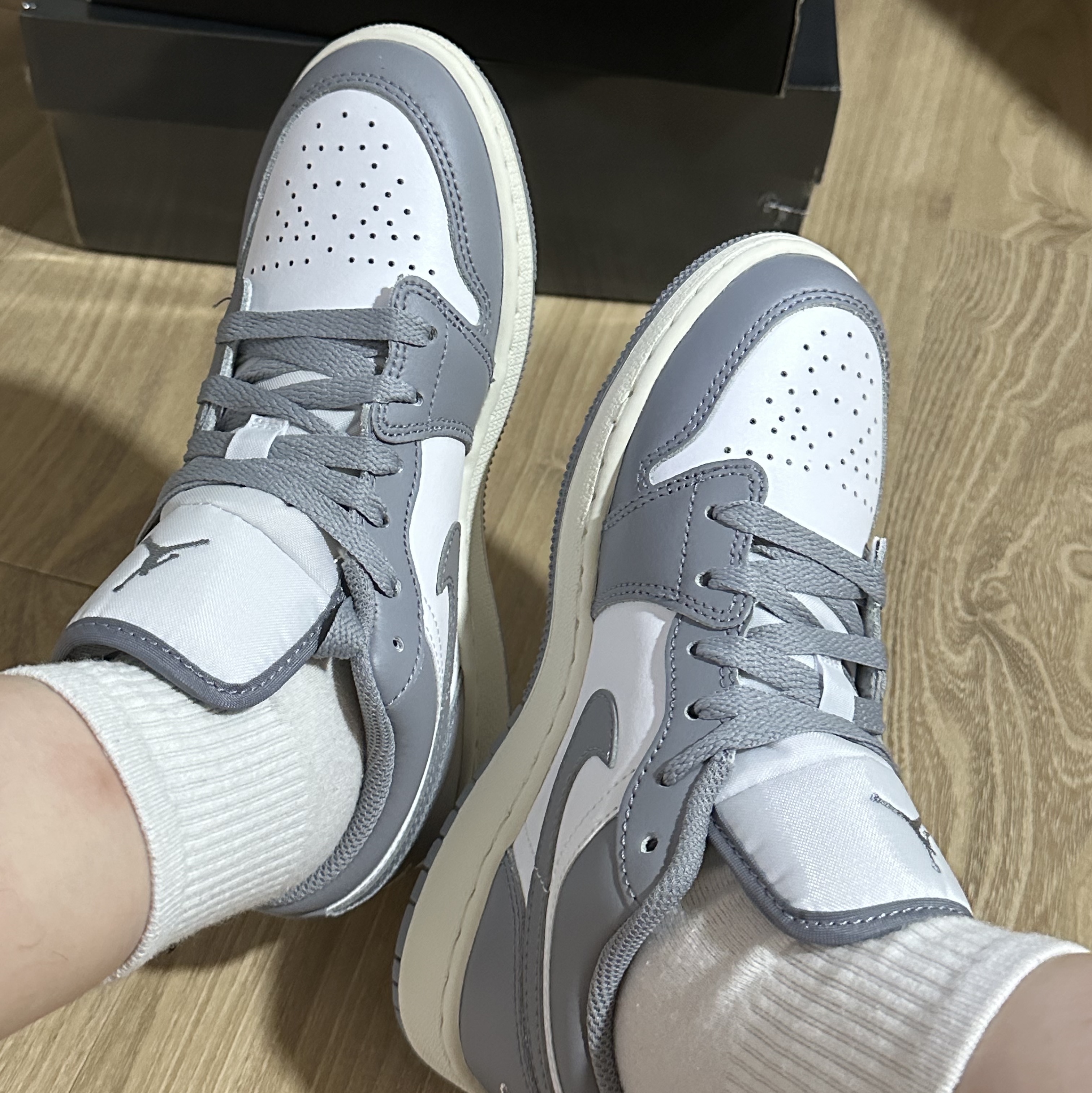 (GS) Jordan 1 Low Stealth and White 착용 스타일