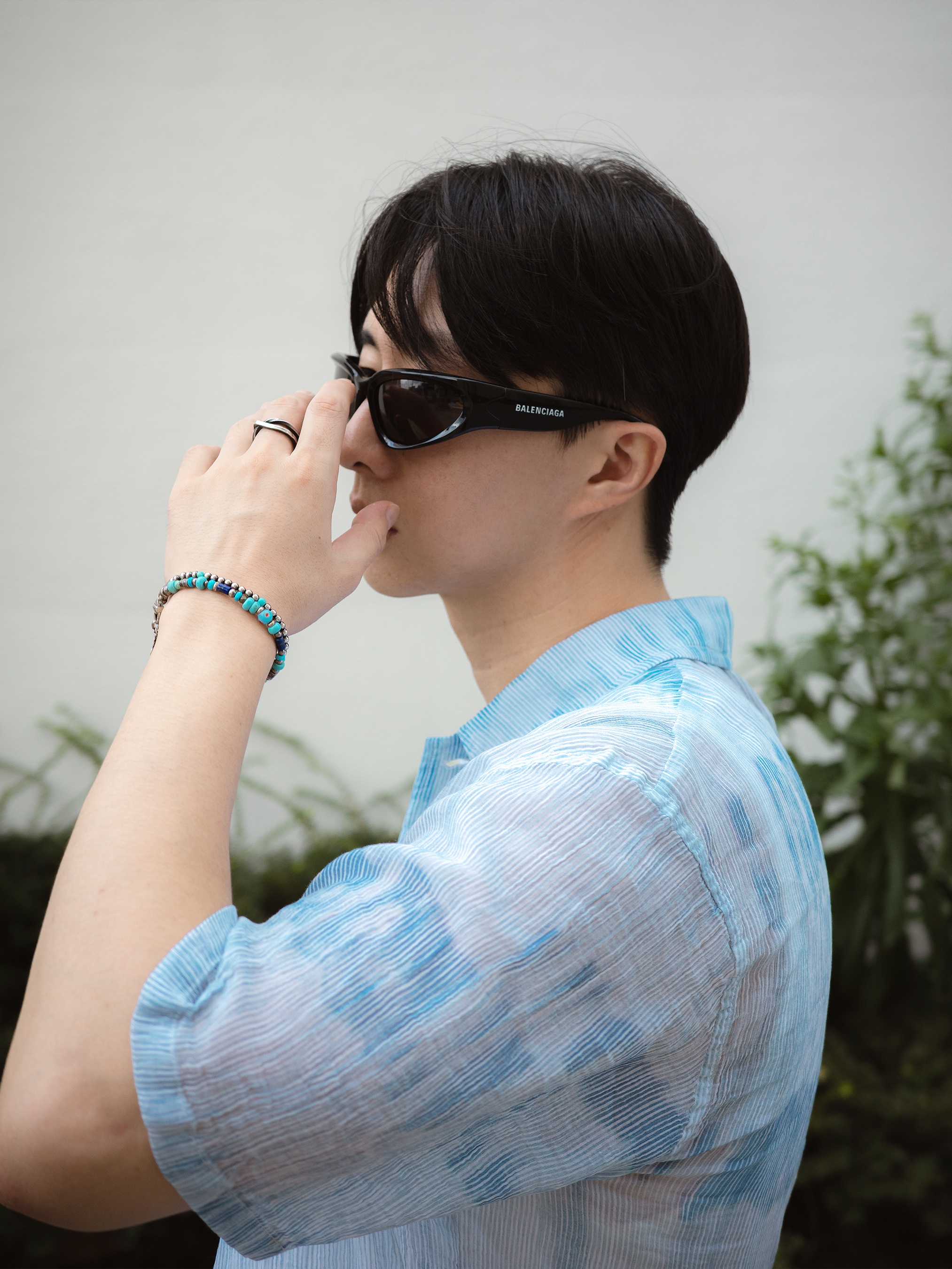 Balenciaga Swift Oval Sunglasses Black, Our Legacy Box Shirt Shortsleeve Blue Brush Stroke Print 착용 스타일 - 2