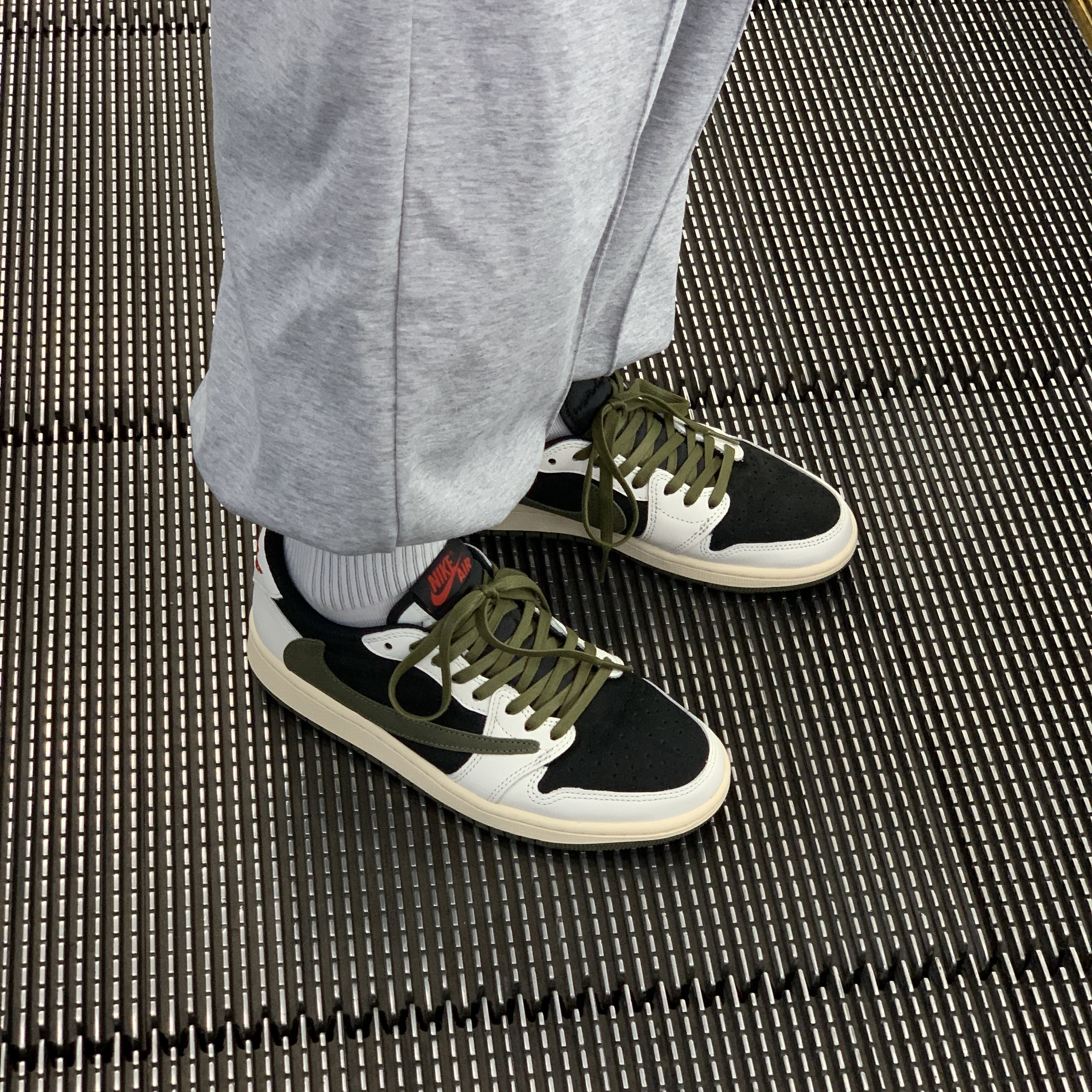 (W) Jordan 1 x Travis Scott Retro Low OG SP Medium Olive 착용 스타일