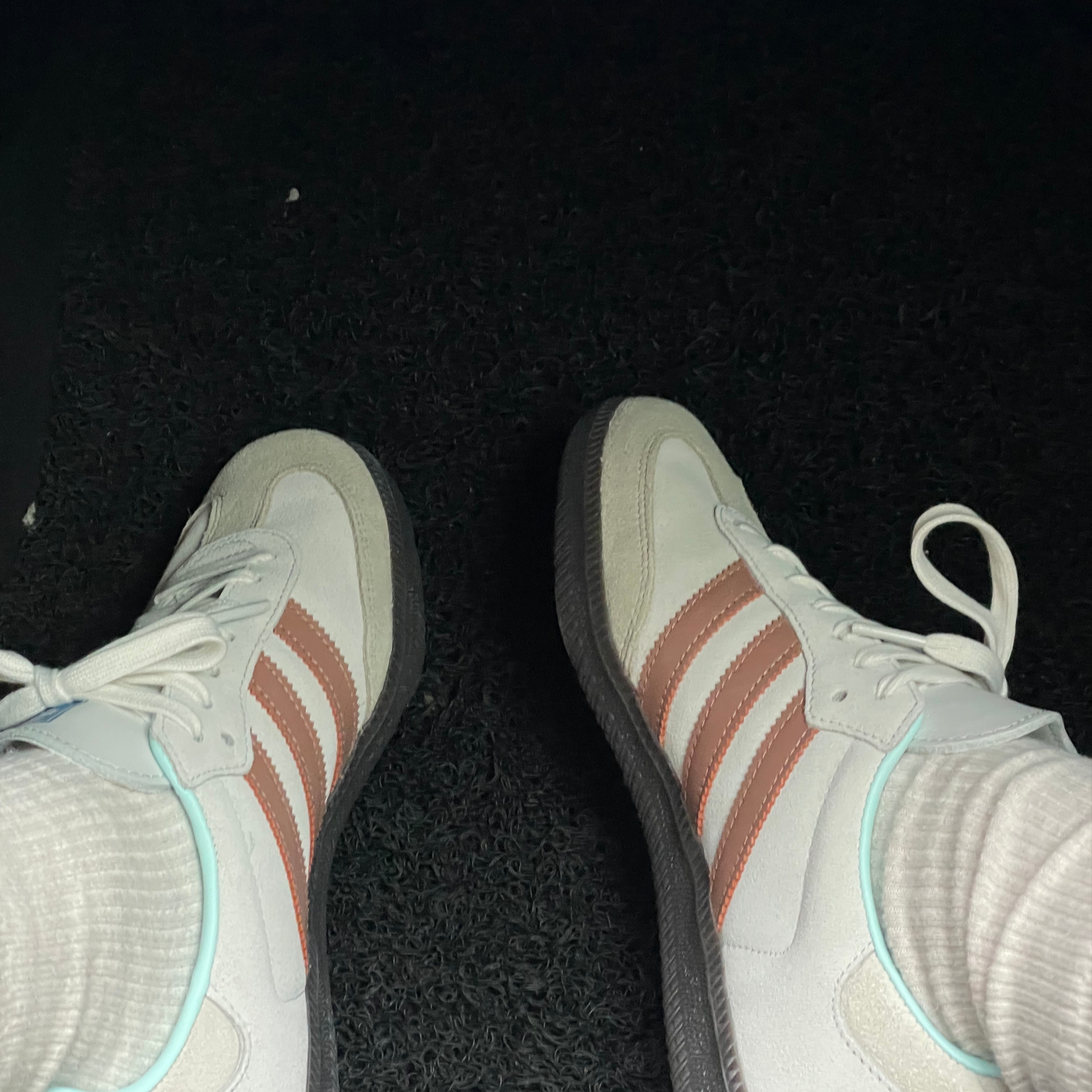 Adidas Samba OG Crystal White Clay Strata 착용 스타일 - 2