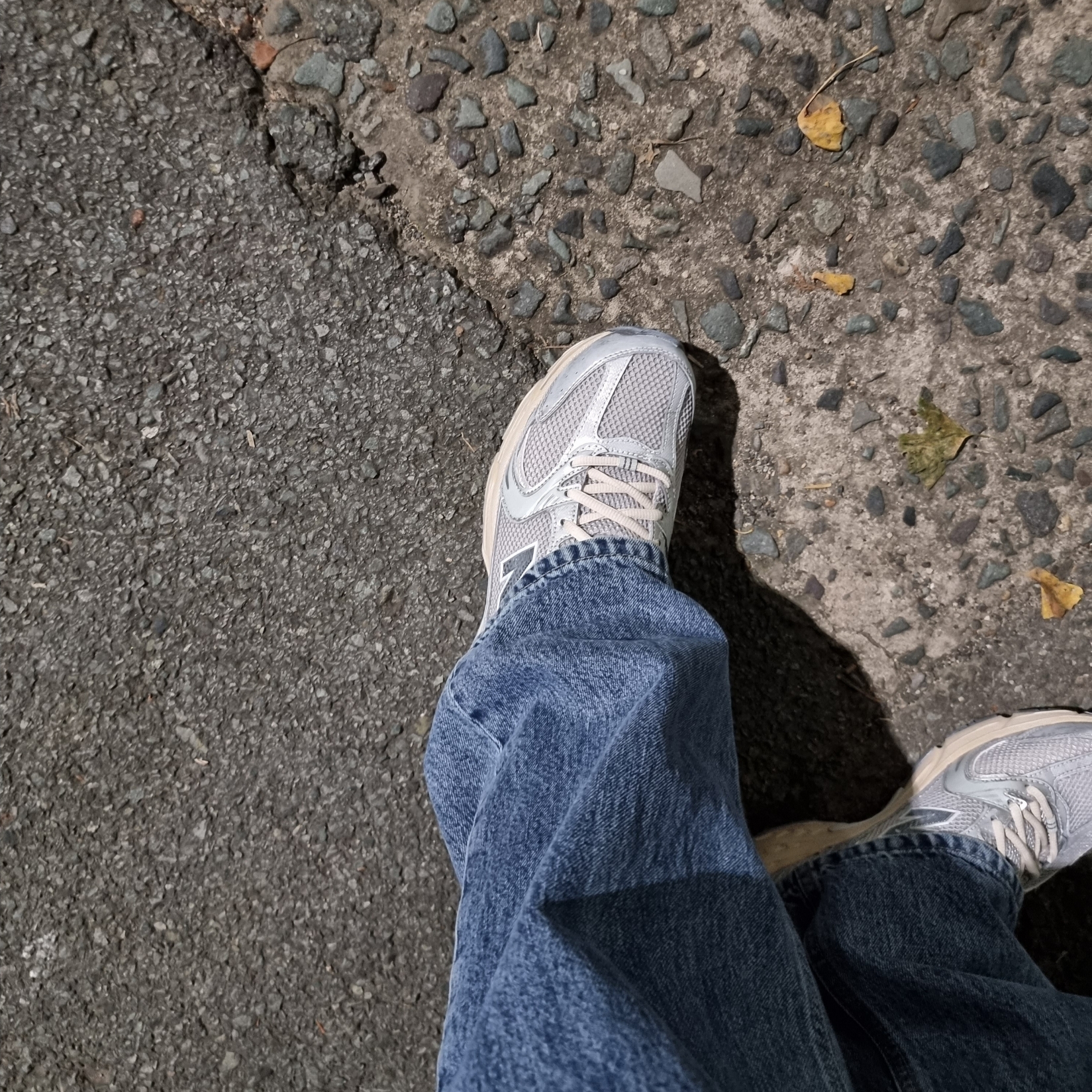 New Balance 530 Vintage Metallic Silver 착용 스타일