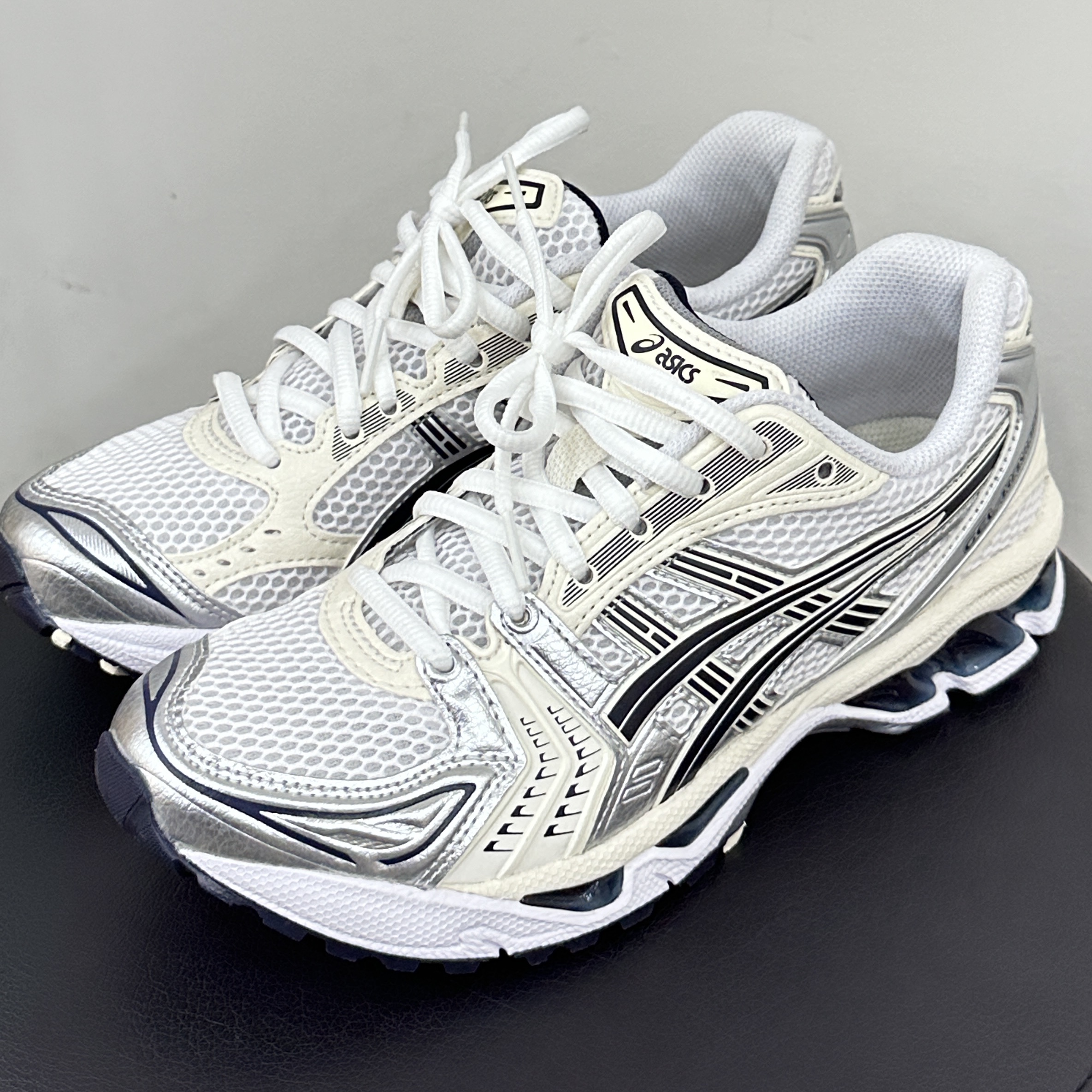 (W) Asics Gel-Kayano 14 White Midnight 착용 스타일