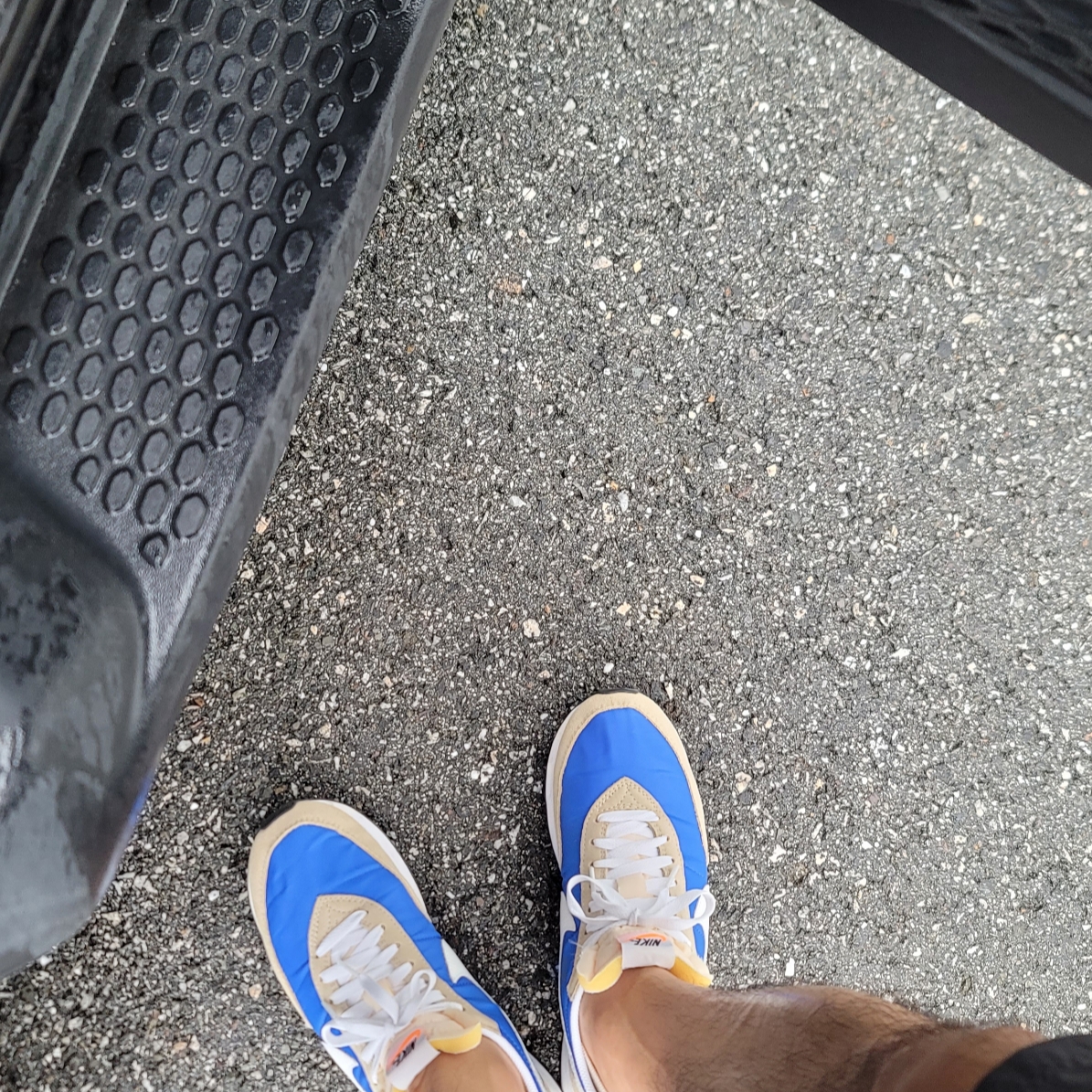 Nike Waffle Trainer 2 Hyper Royal Rattan 착용 스타일