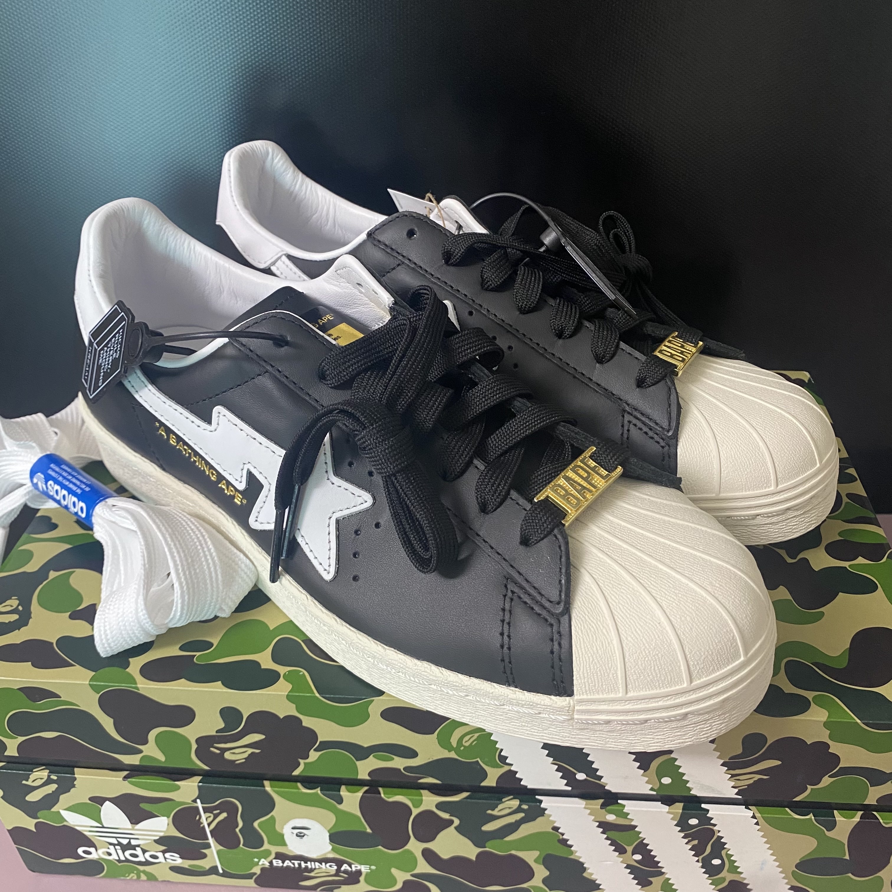 Adidas x BAPE Superstar 80s Core Black Off White 착용 스타일