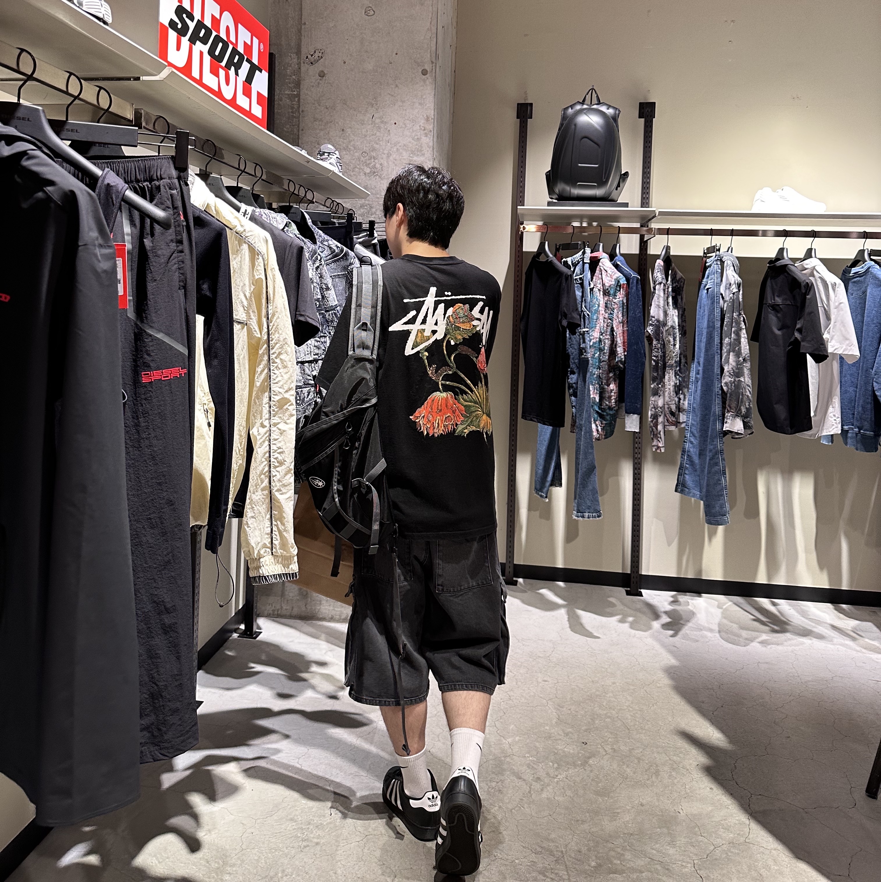 Adidas Superstar Core Black White, Stussy Withered Flower T-Shirt Black 착용 스타일