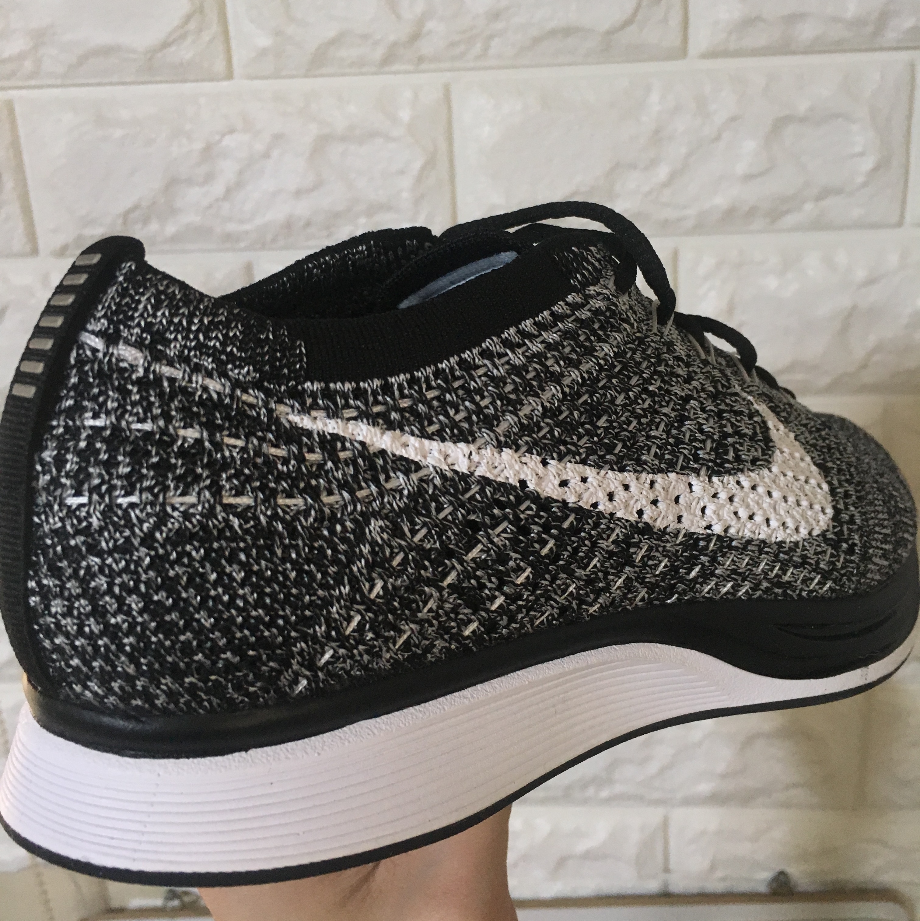 Nike Flyknit Racer Oreo 2 착용 스타일