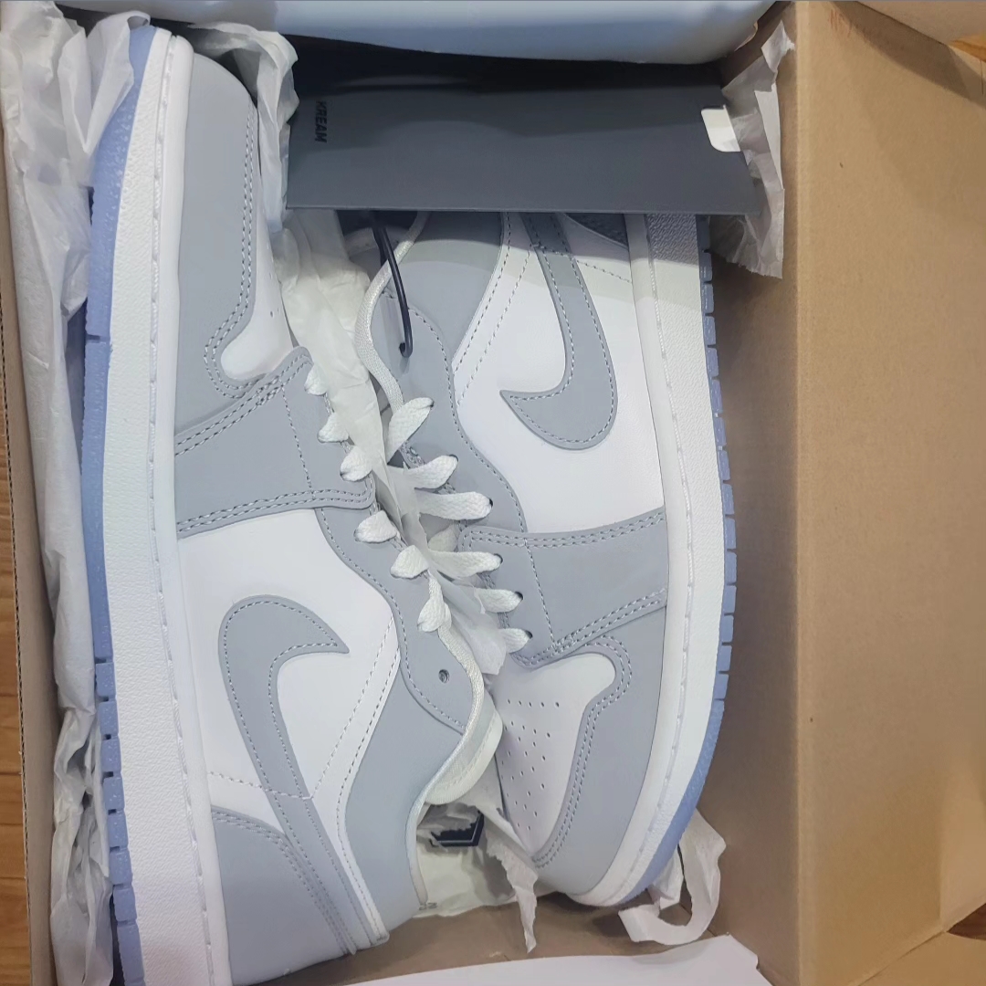 (W) Jordan 1 Low White Wolf Grey 착용 스타일