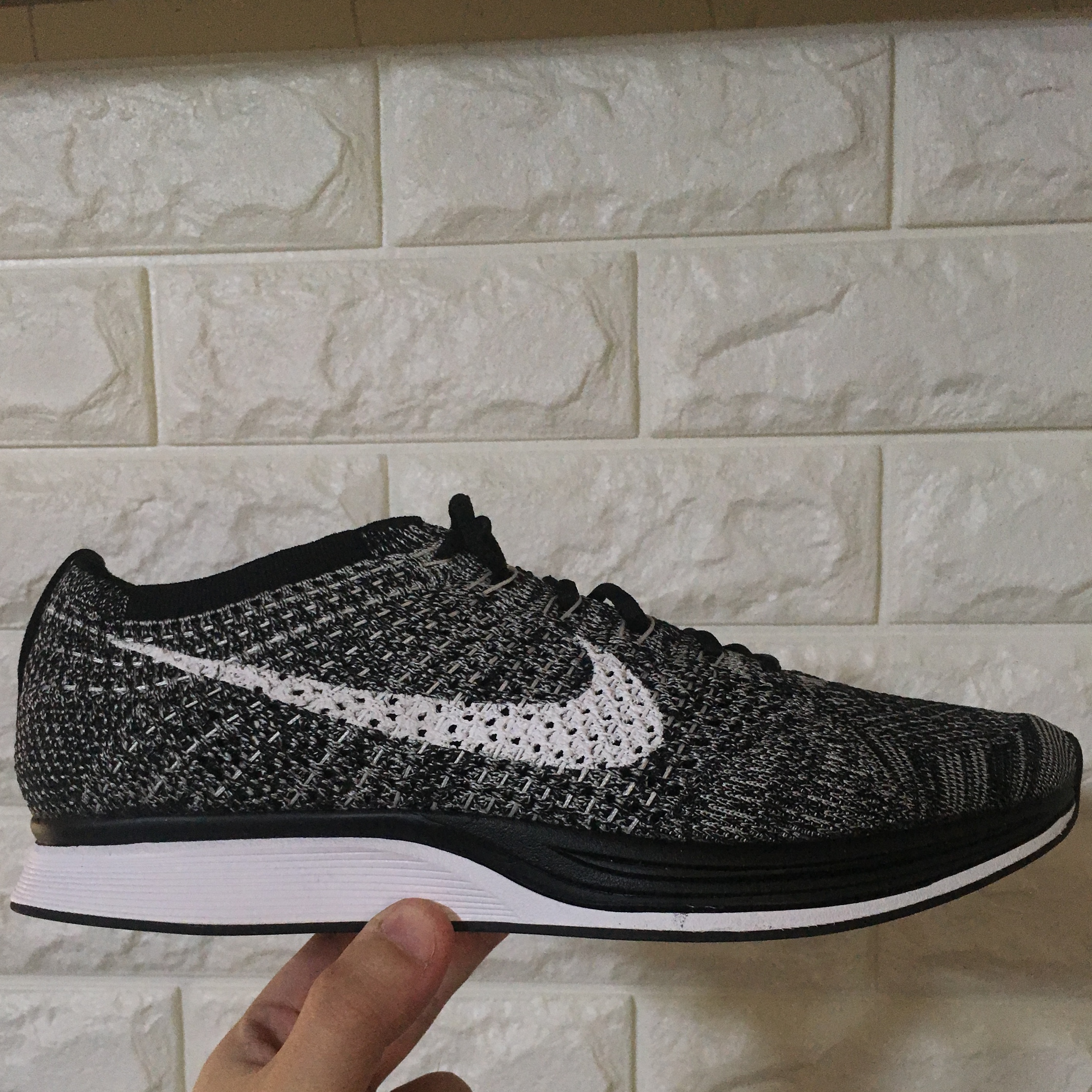 Nike Flyknit Racer Oreo 2 착용 스타일 - 2