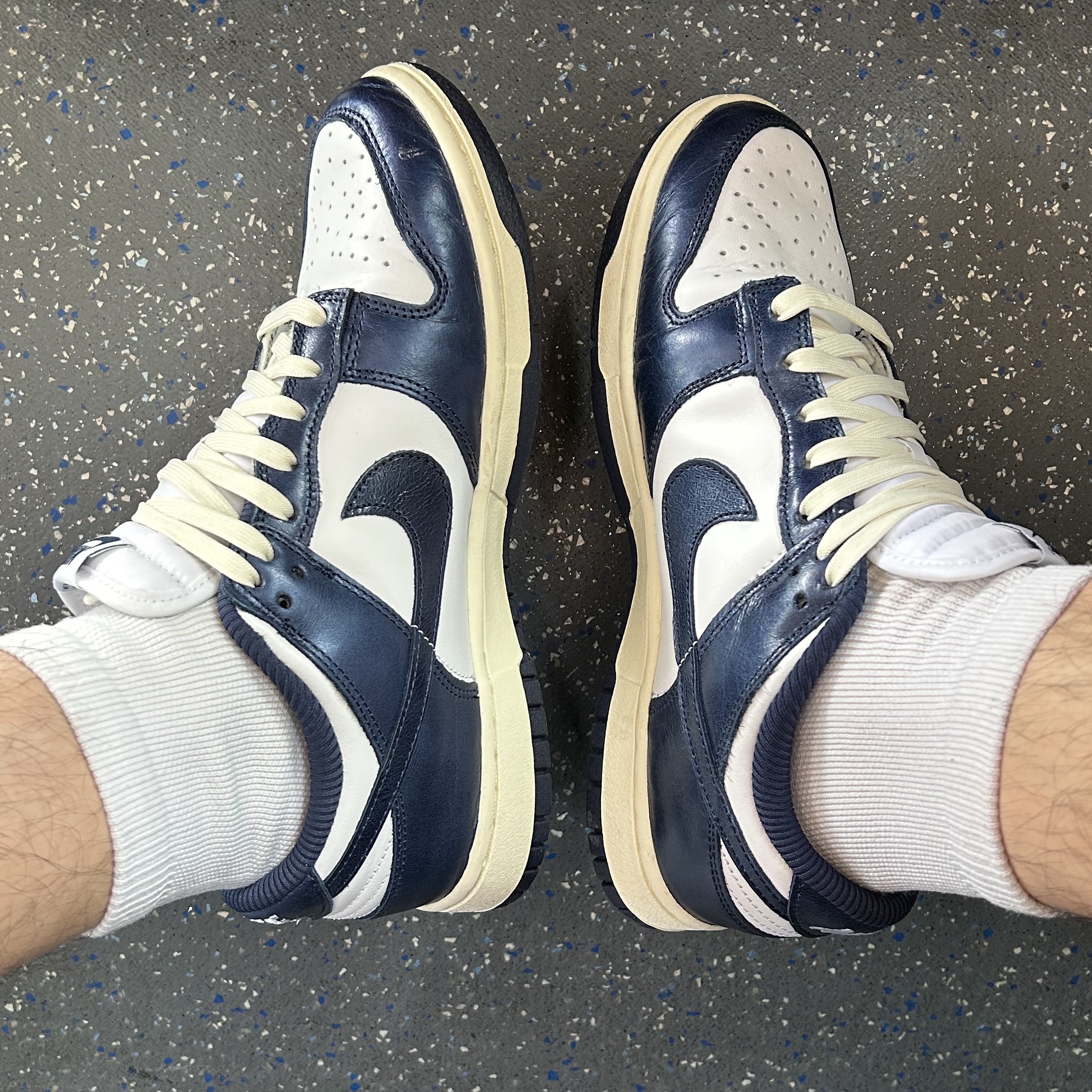(W) Nike Dunk Low PRM Midnight Navy and White 착용 스타일