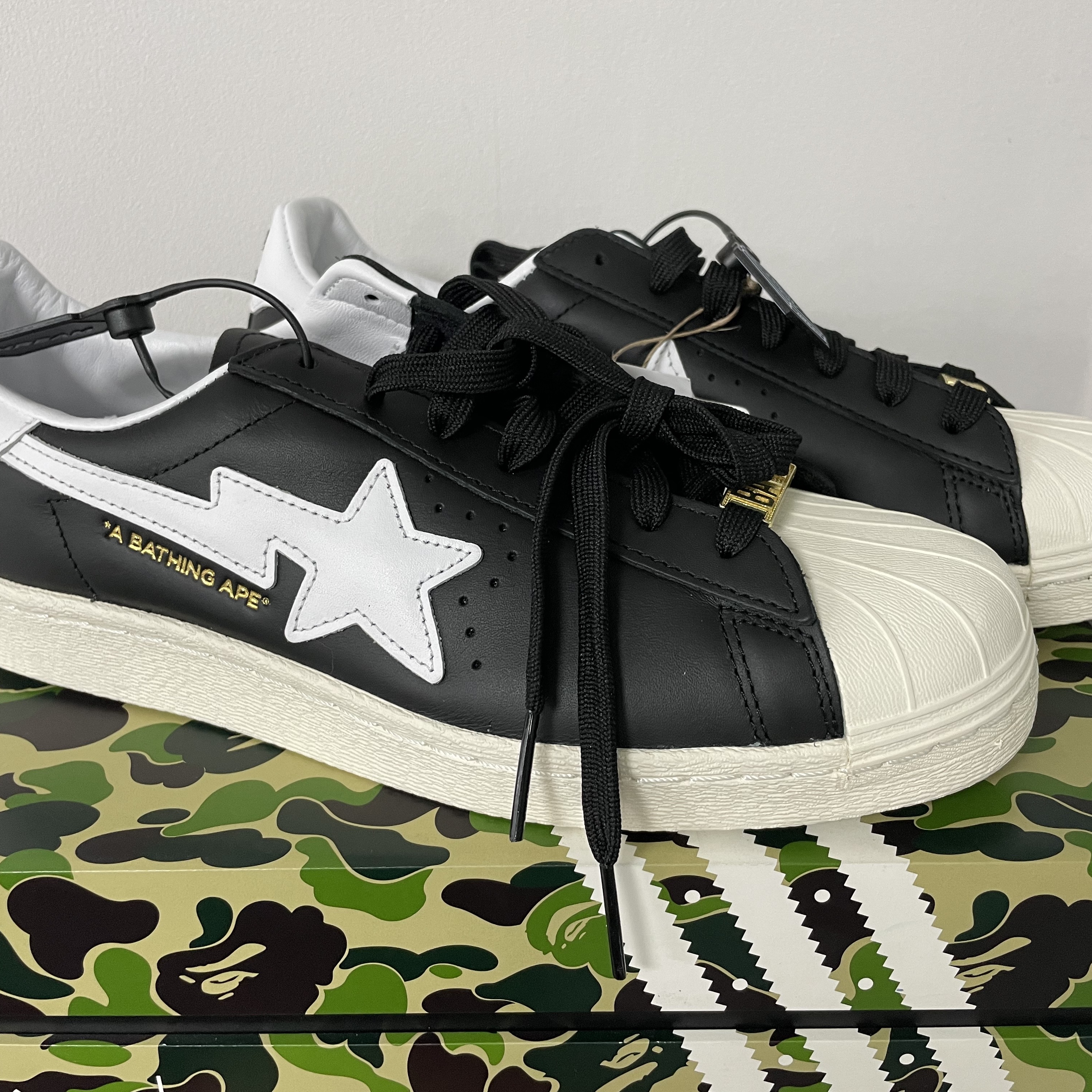 Adidas x BAPE Superstar 80s Core Black Off White 착용 스타일