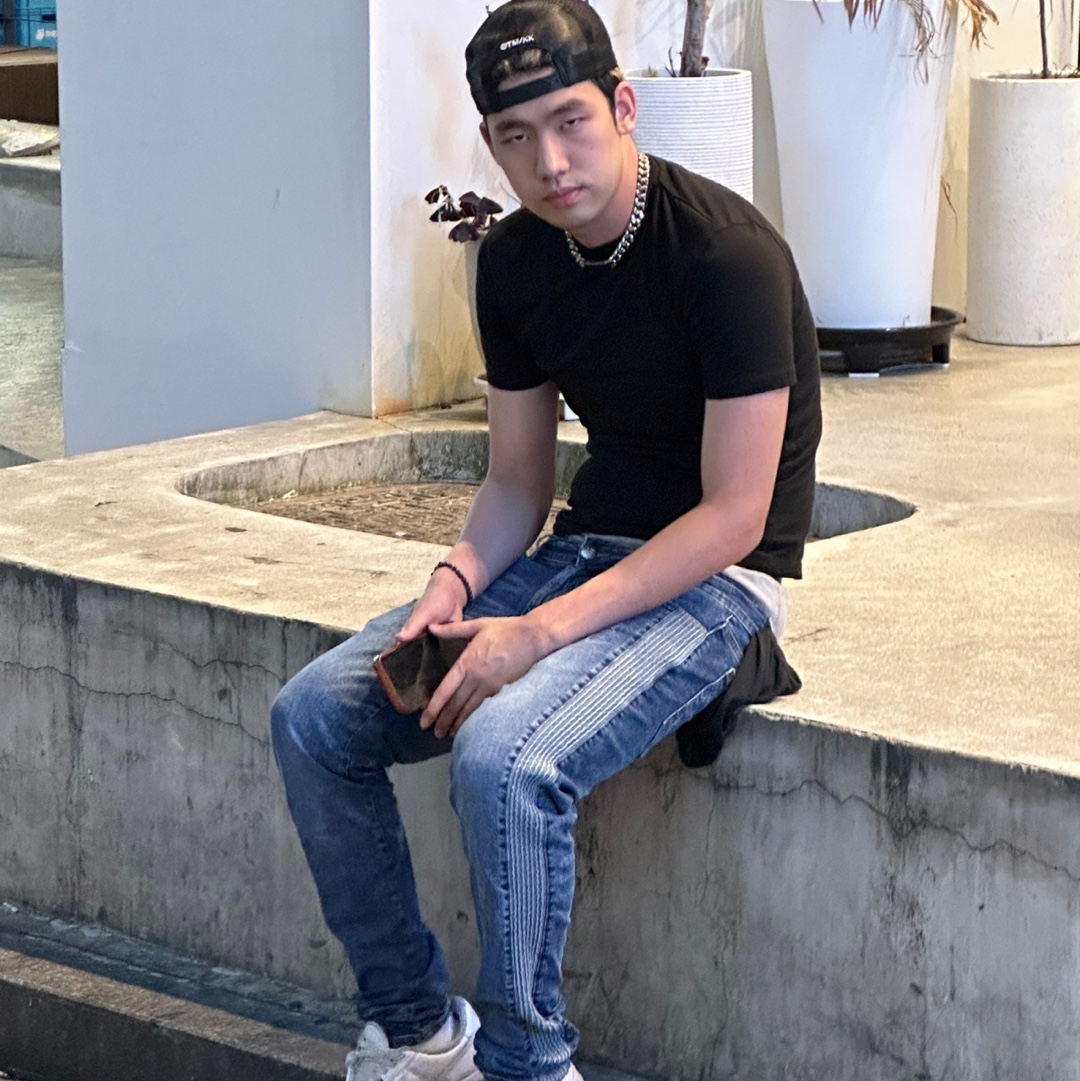 Nike x Supreme Air Force 1 Low White, New Era x Murakami Takashi Dove A-Frame Mesh Cap Black 착용 스타일