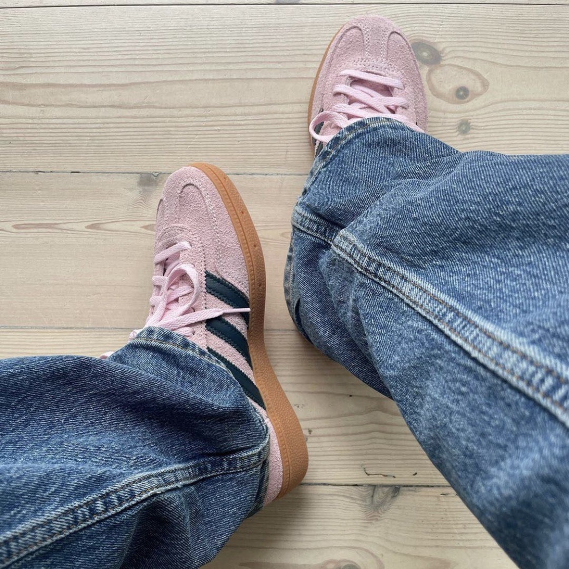 (W) Adidas Spezial Handball Clear Pink, (W) Adidas Spezial Handball Aluminium Core Black 착용 스타일 - 2
