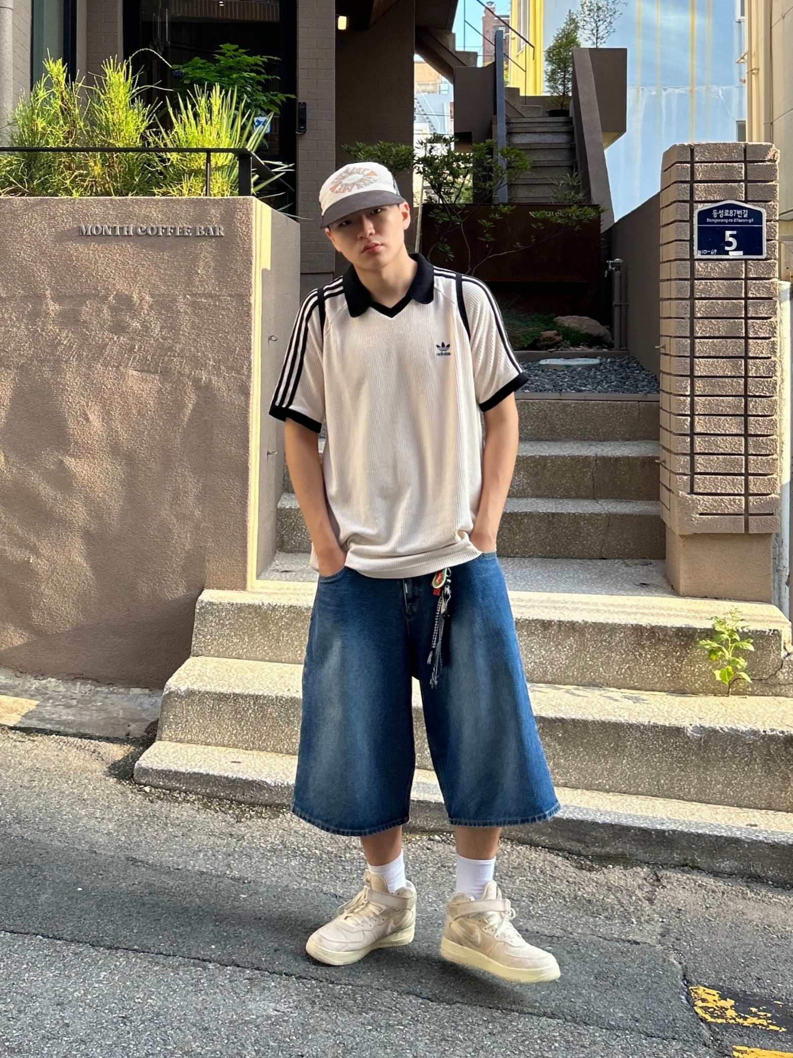 Adidas Adicolor Classics Waffle Polo Shirt Wonder White - US Sizing, Adidas Adicolor Classics Waffle Polo Shirt Wonder White - KR Sizing 착용 스타일 - 1
