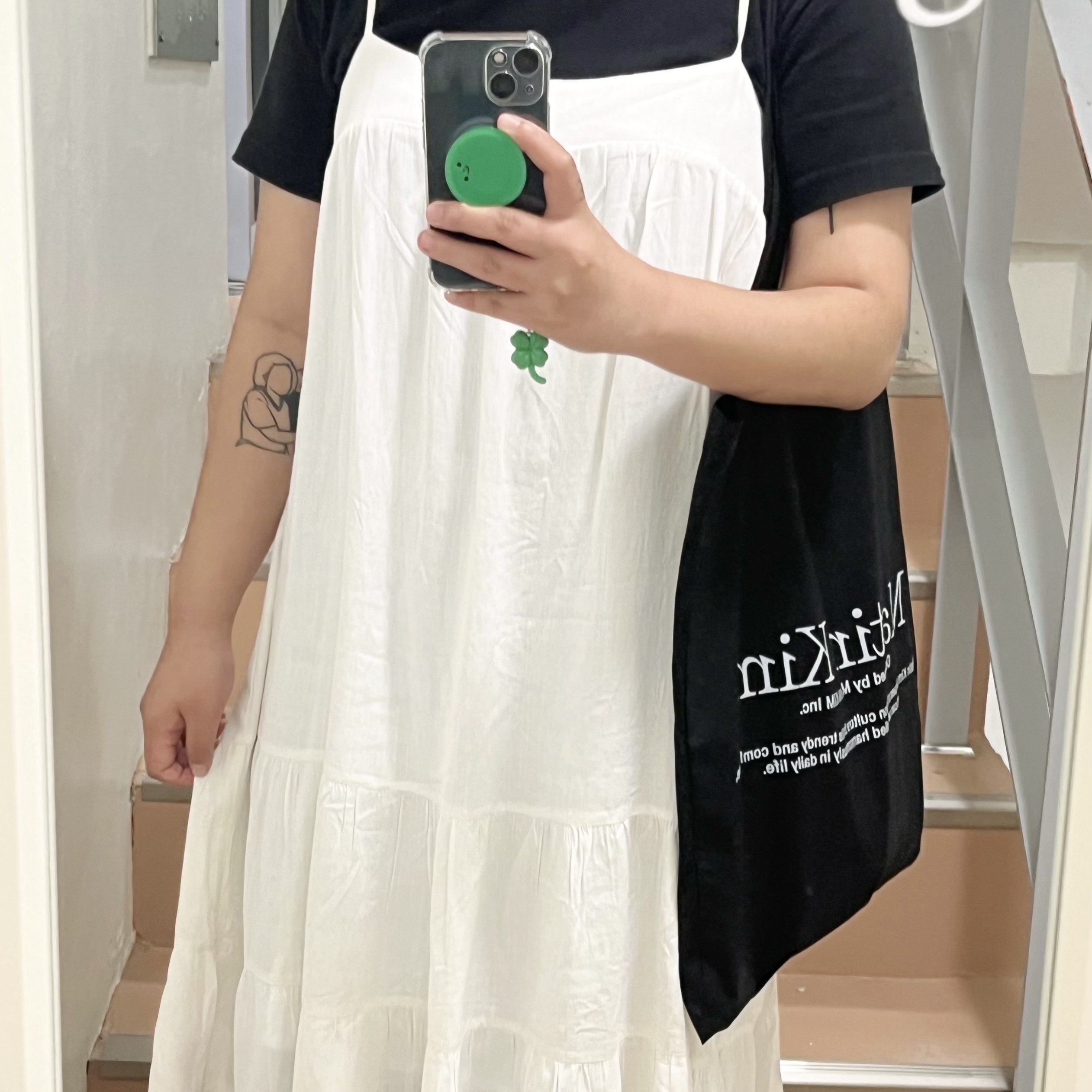 Matin Kim Matin Poppin Ecobag Black 착용 스타일 - 3