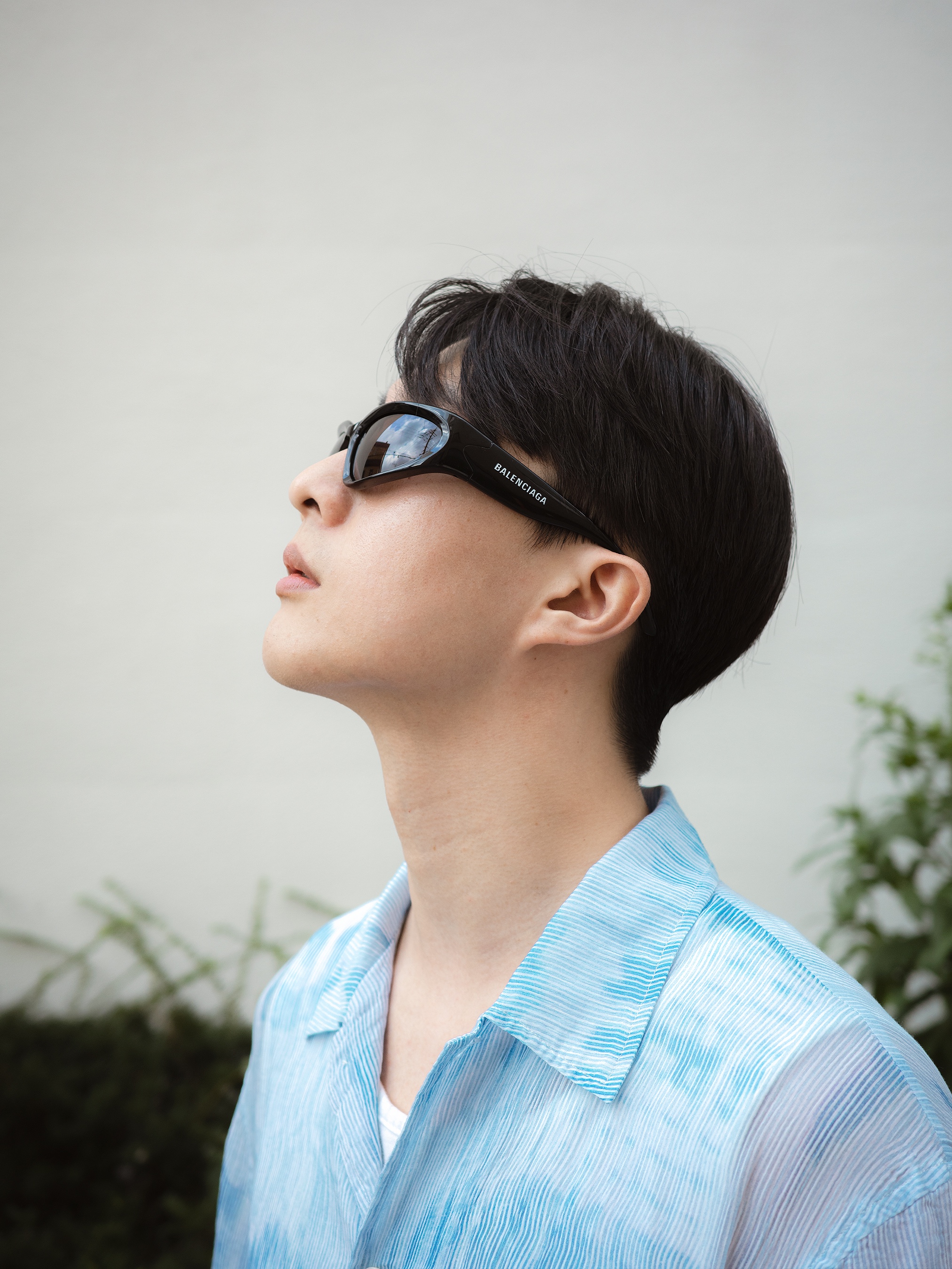 Balenciaga Swift Oval Sunglasses Black, Our Legacy Box Shirt Shortsleeve Blue Brush Stroke Print 착용 스타일 - 1