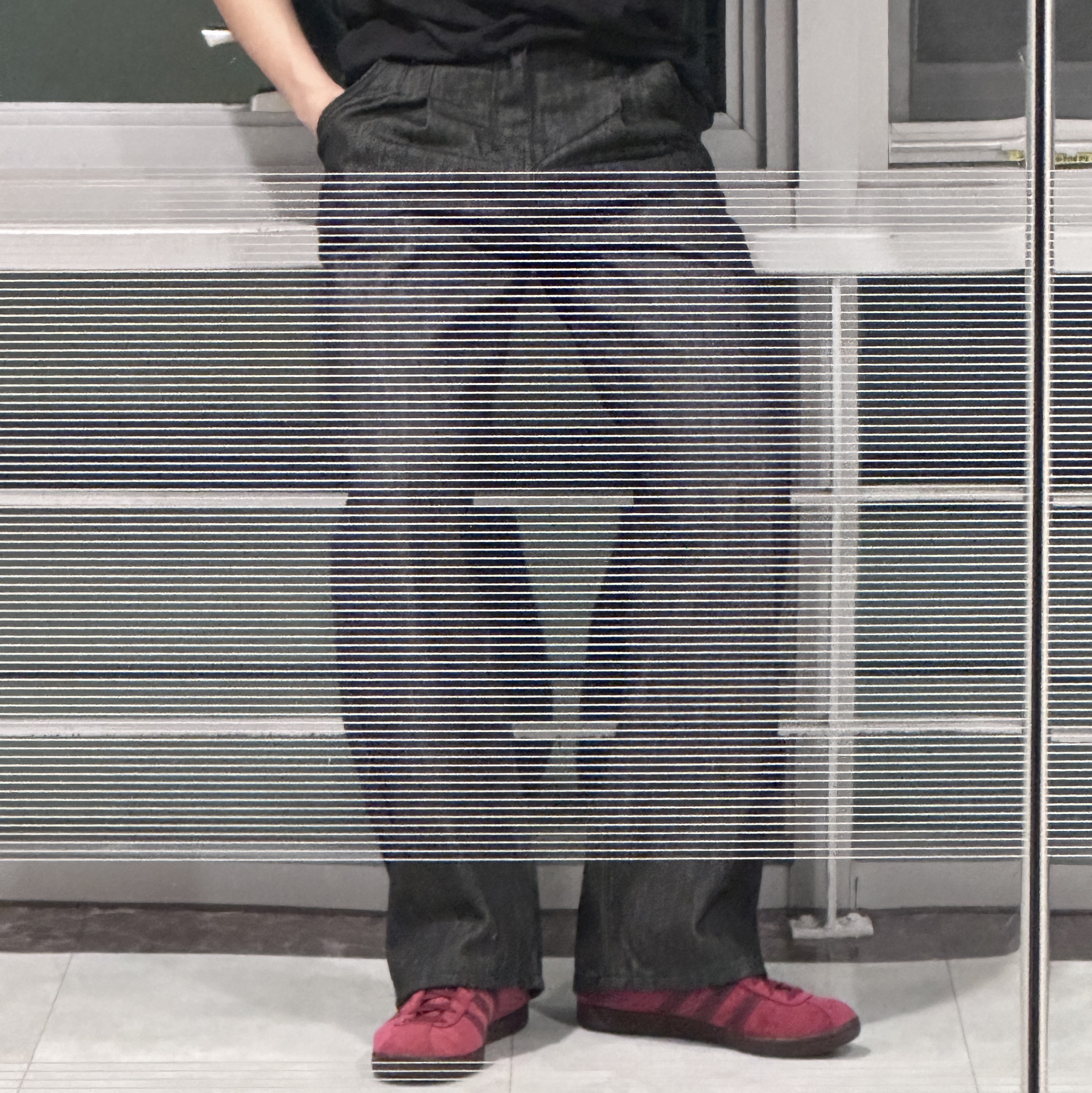 Adidas Tobacco Gruen Collegiate Burgundy 착용 스타일 - 2