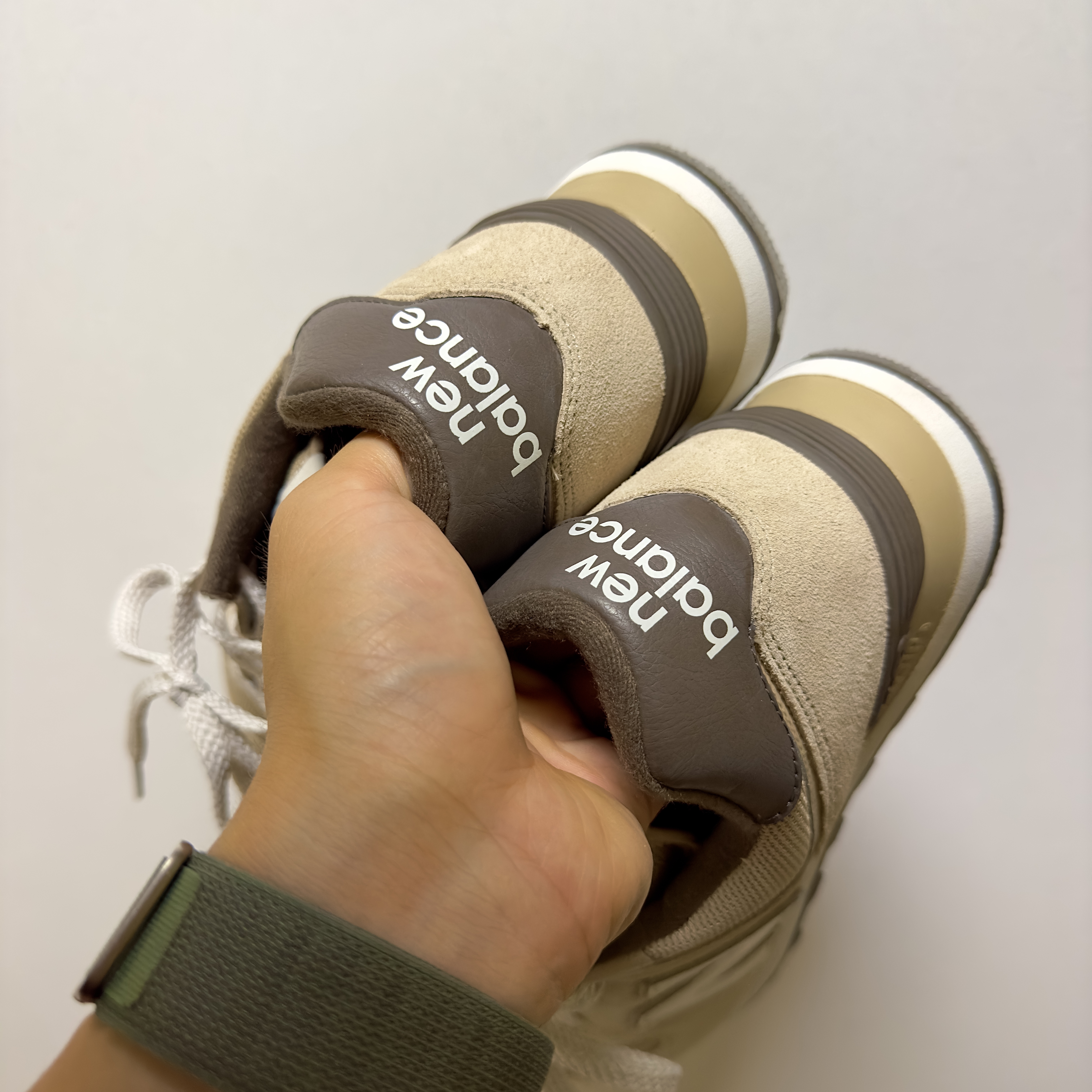 New Balance 574 Brown 착용 스타일 - 2