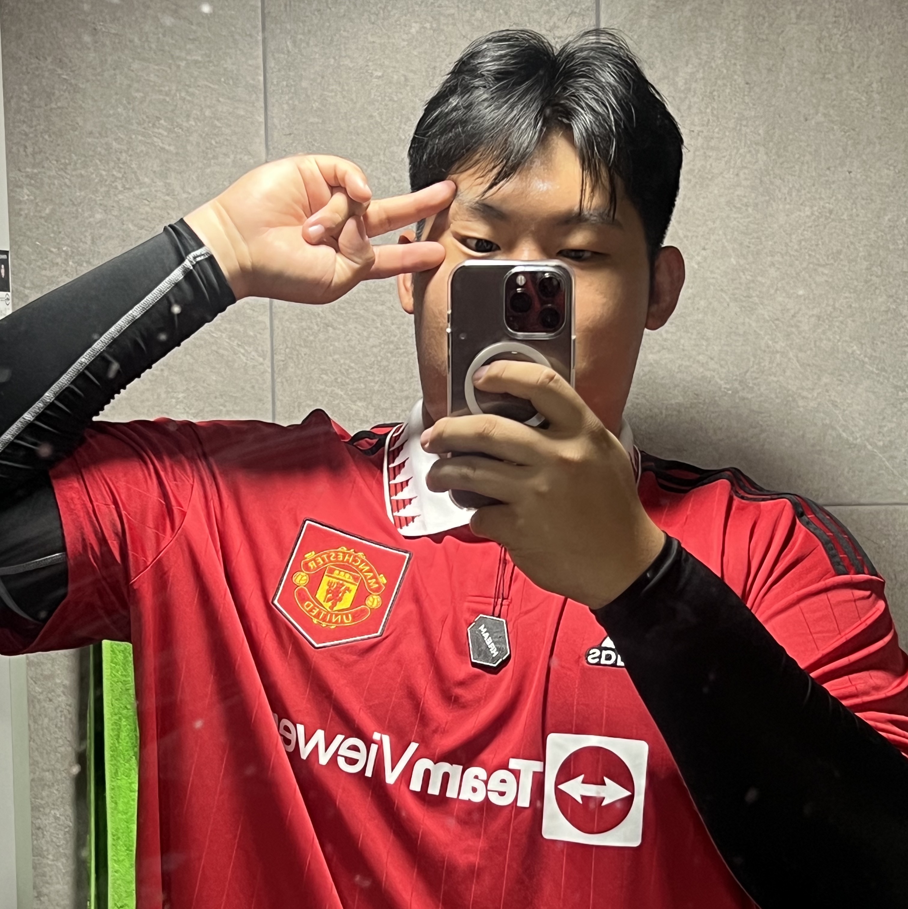 Adidas Manchester United 2022/23 Home Jersey Real Red - US Sizing (Non Marking Ver.) 착용 스타일