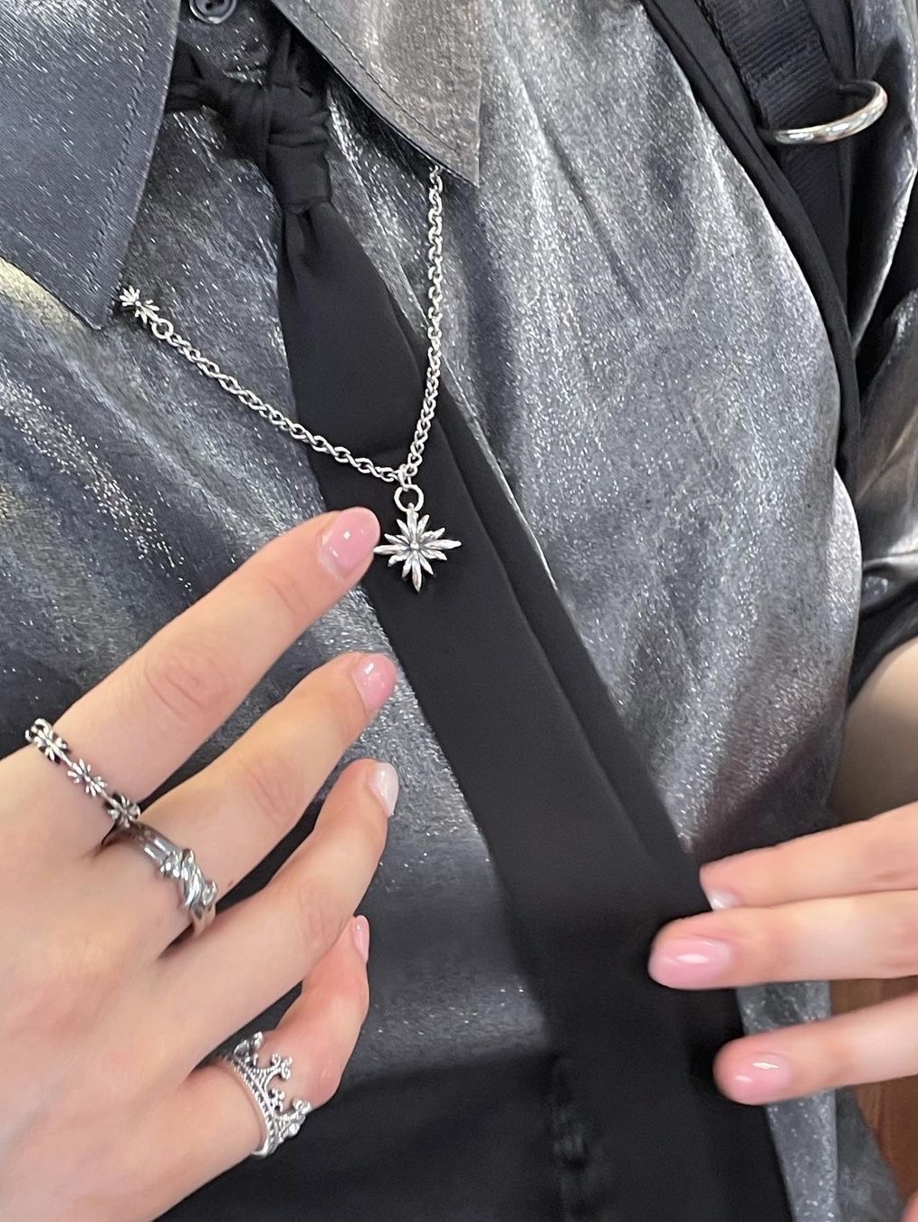 Scudo Garden Drop Necklace Plain 착용 스타일