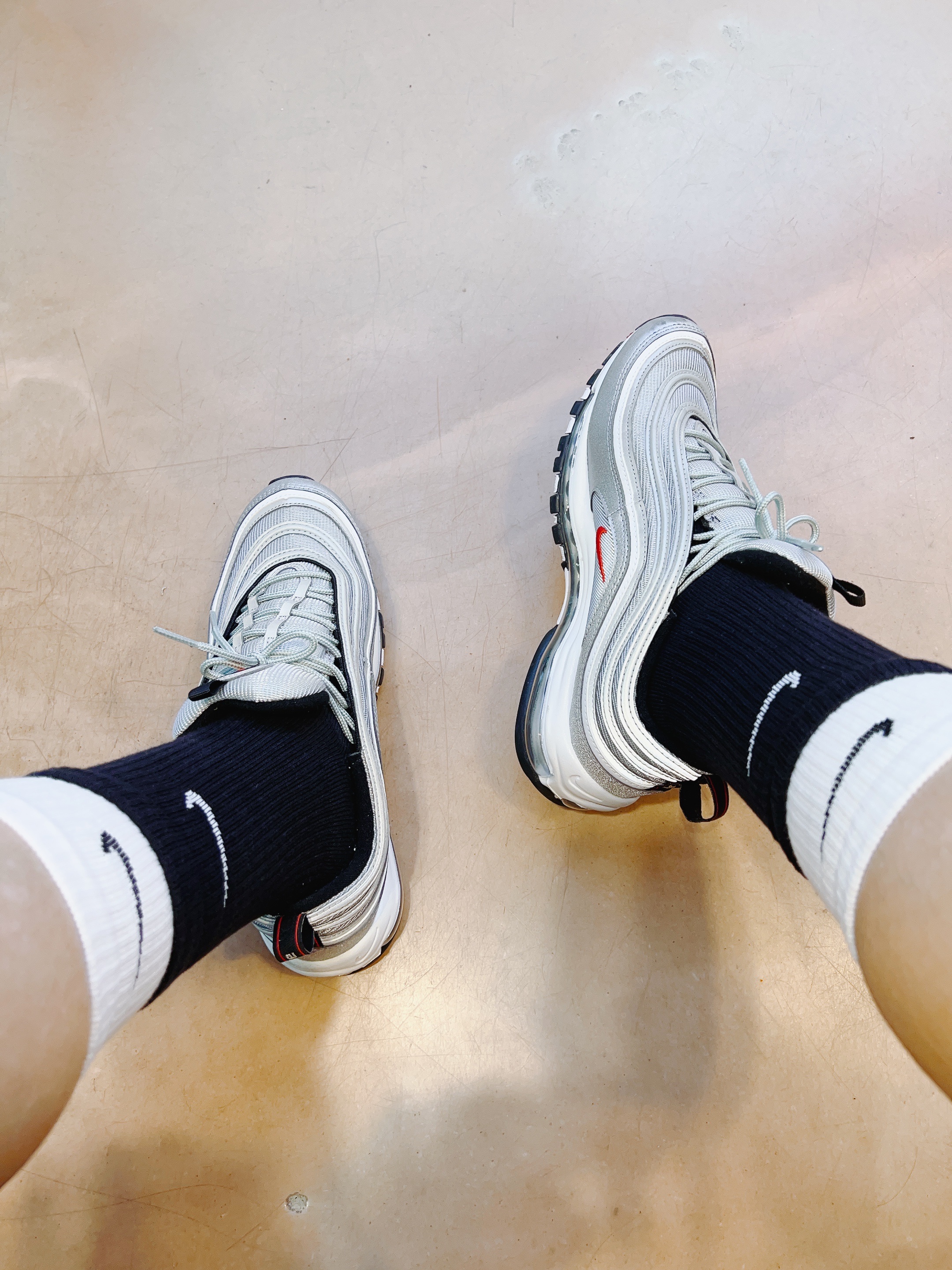 Nike Everyday Plus Cushioned Training Crew Socks Black White (Korean Ver.), Nike Air Max 97 OG Silver Bullet 2022 착용 스타일 - 1