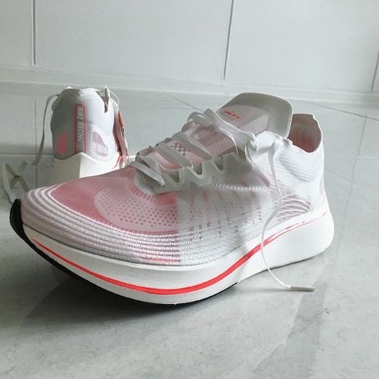 Nike Zoom Fly SP Breaking 2 착용 스타일 - 3