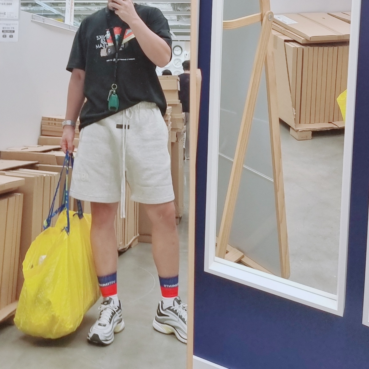 Essentials 1977 Shorts Dark Oatmeal - 22SS, Reebok x Liful Premier Pump Paris Grey 착용 스타일