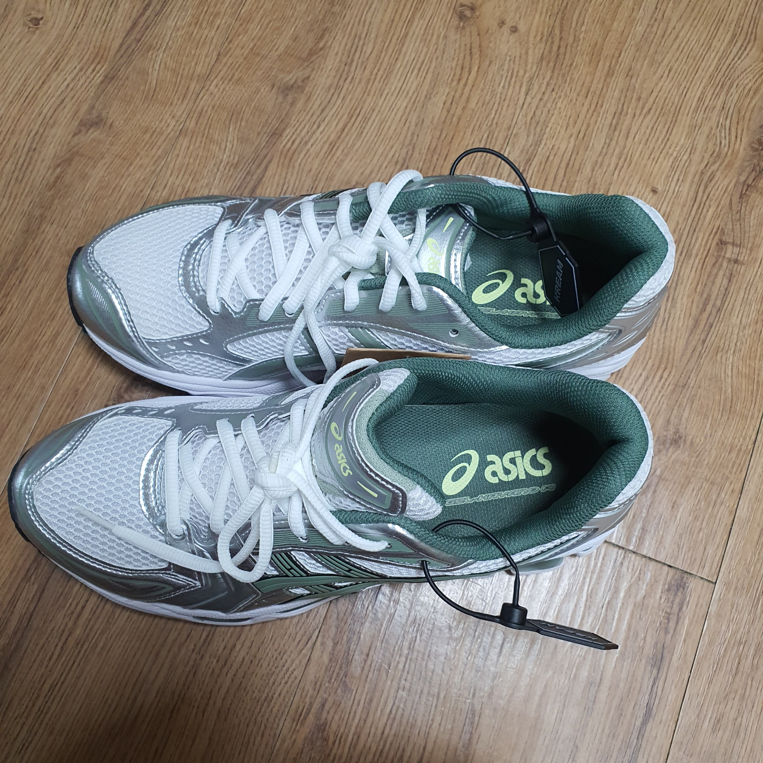 Asics Gel-Kayano 14 White Slate Grey 착용 스타일