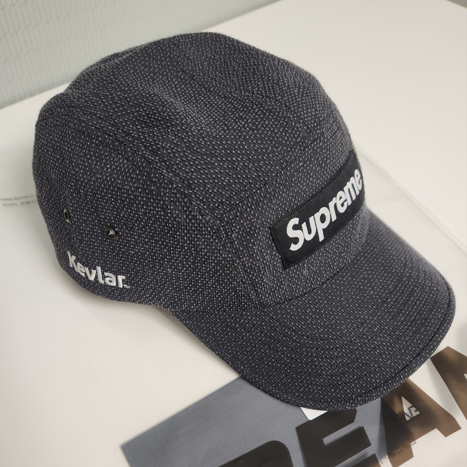 Supreme Kevlar Camp Cap Black - 23SS 착용 스타일 - 2