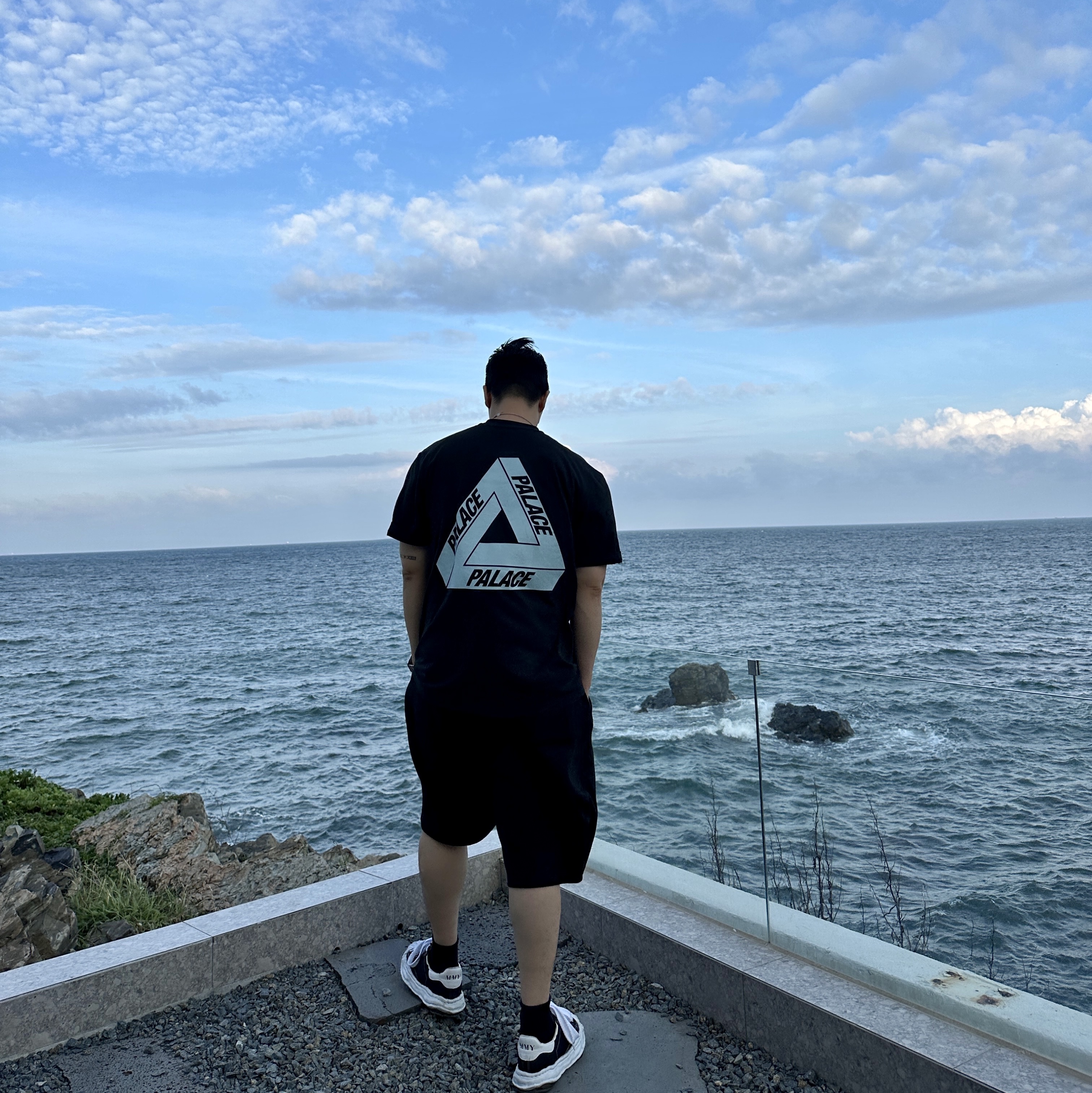 Palace Tri-To-Help T-Shirt Baby Blue - 20FW, Maison Mihara Yasuhiro Blakey OG Sole Leather Low-top Sneakers Black 착용 스타일 - 2