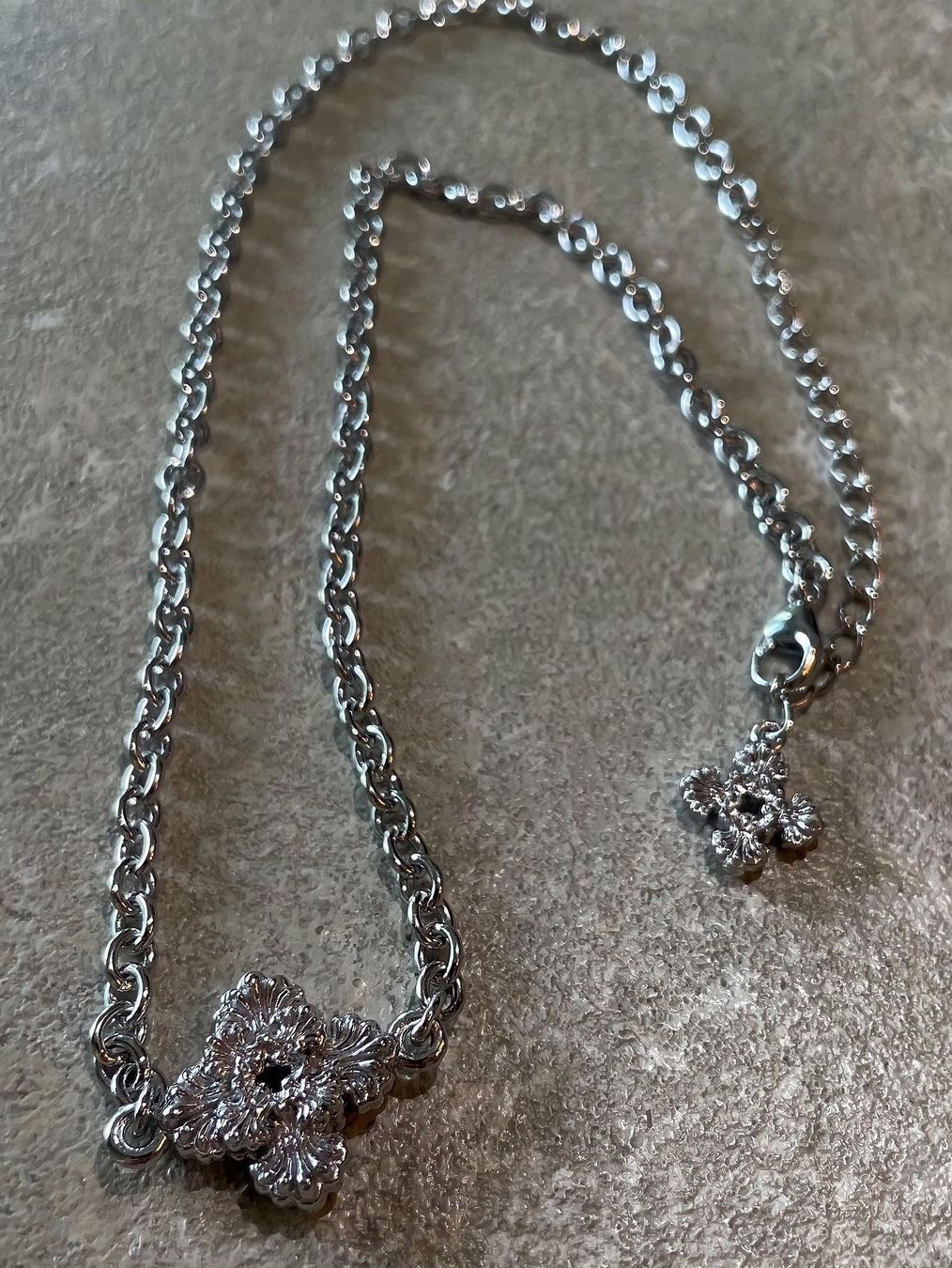 Scudo Shell Point Plain Necklace Extrabold 착용 스타일