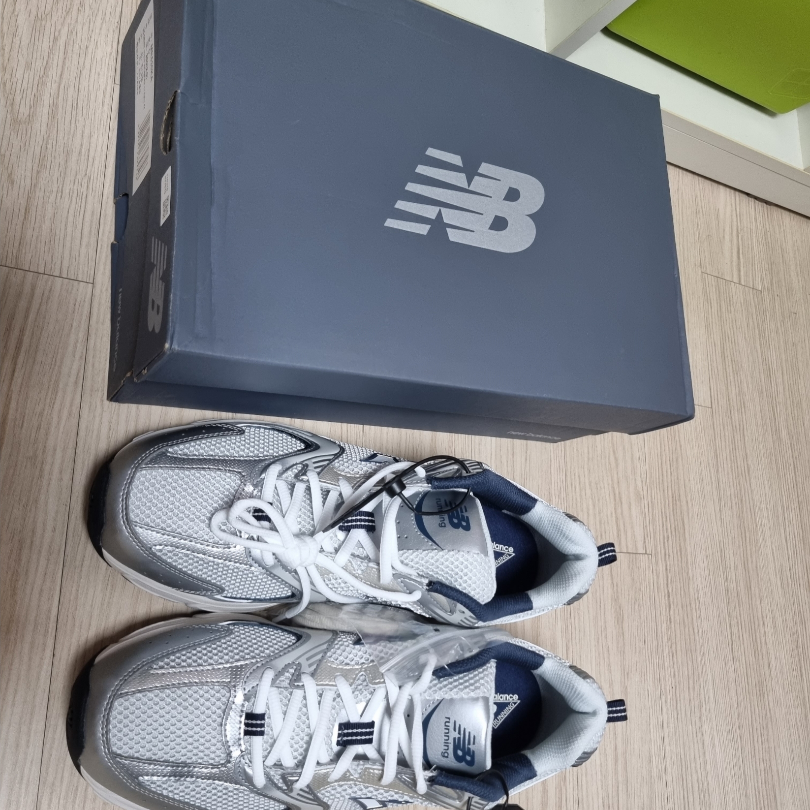New Balance 530 Steel Grey 착용 스타일