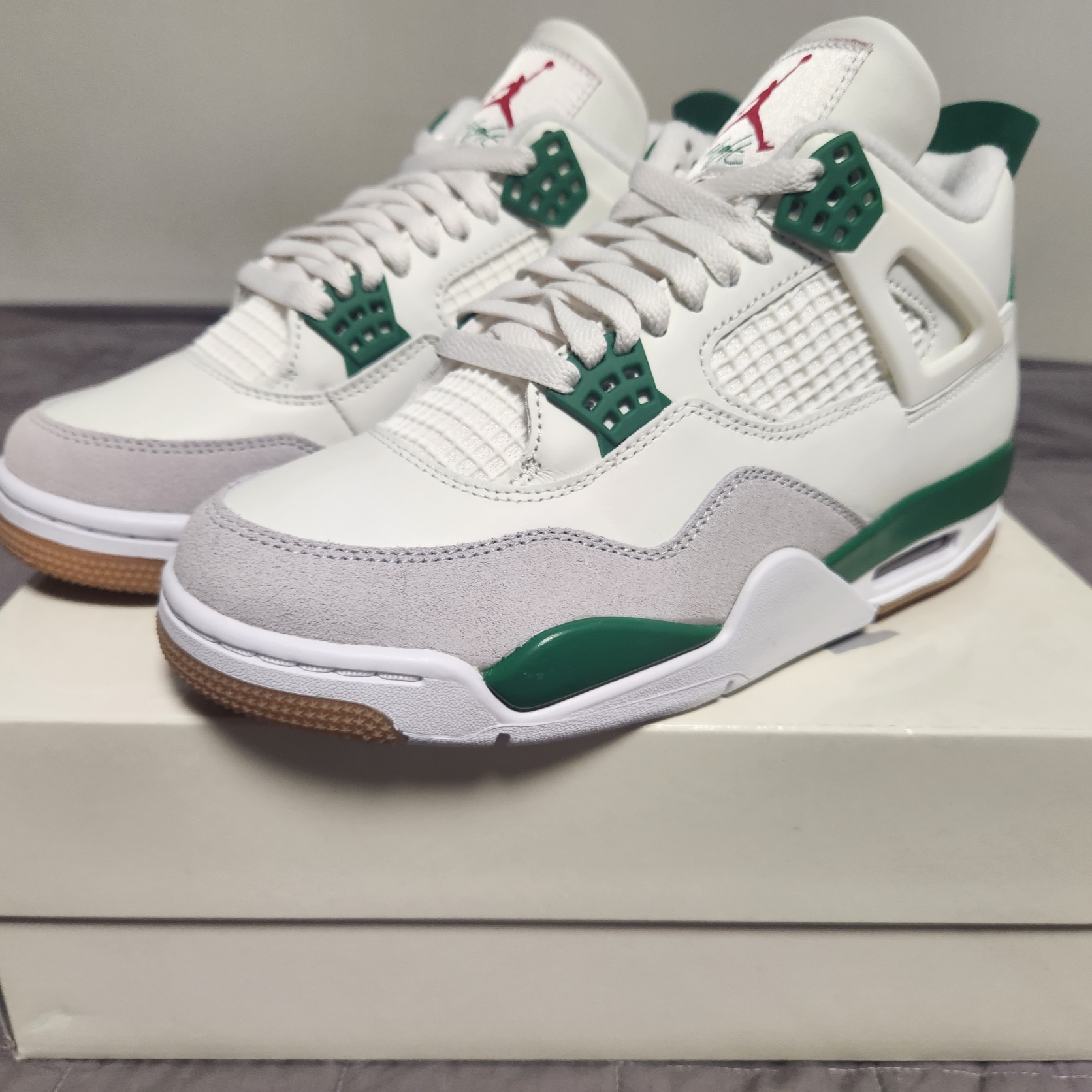 Jordan 4 x Nike SB Retro SP Pine Green 착용 스타일 - 1