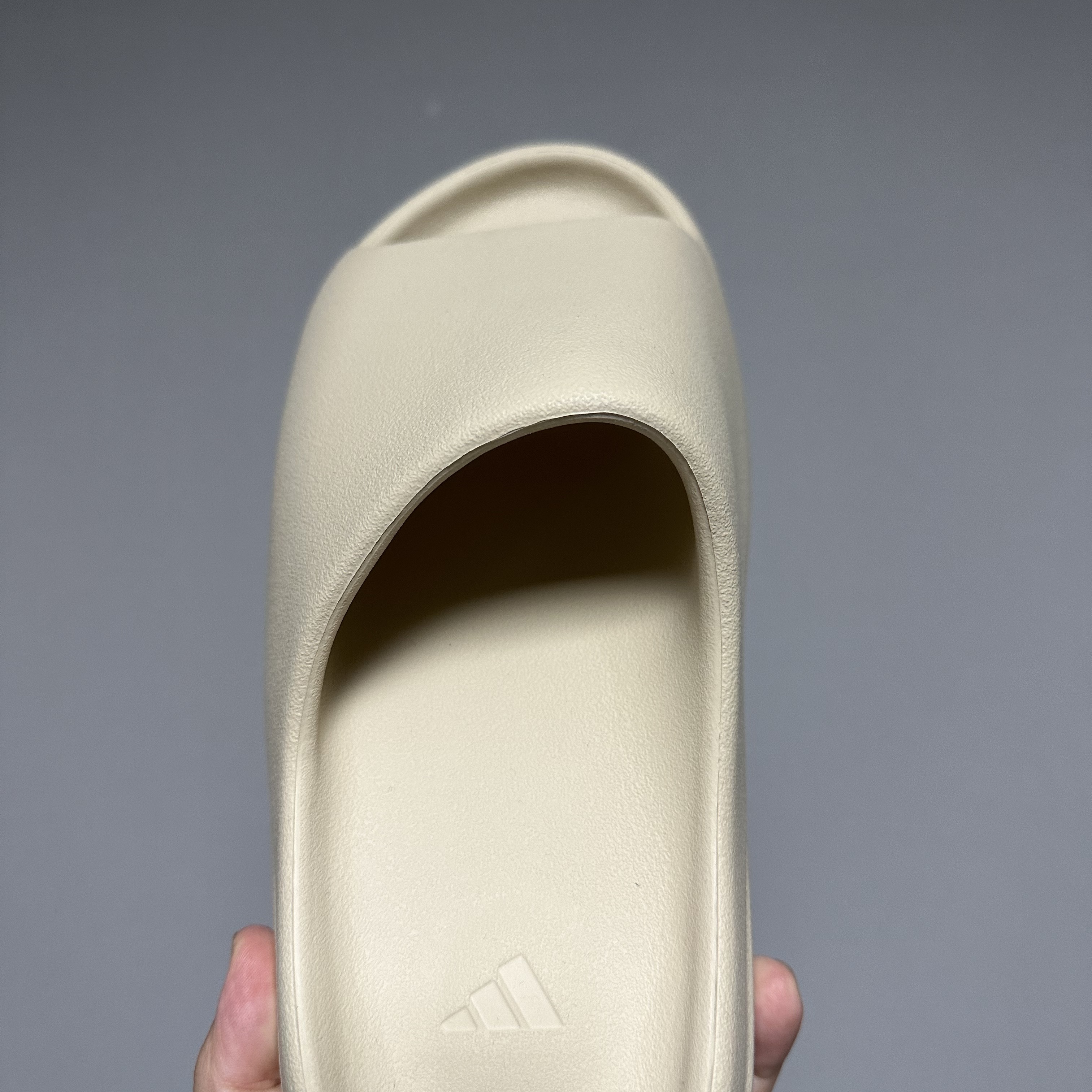Adidas Yeezy Slide Bone 2022/2023 착용 스타일 - 2