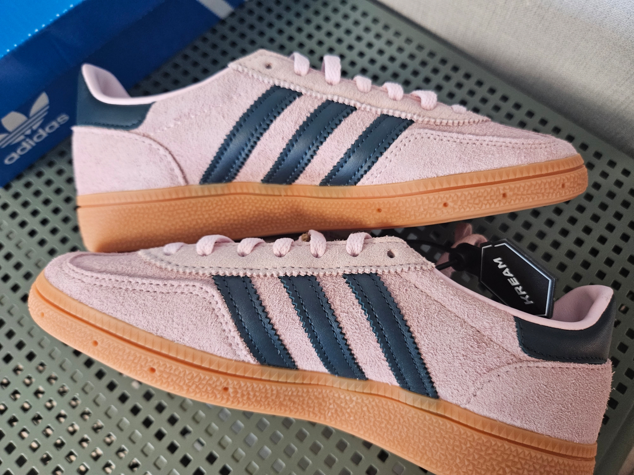 (W) Adidas Spezial Handball Clear Pink 착용 스타일