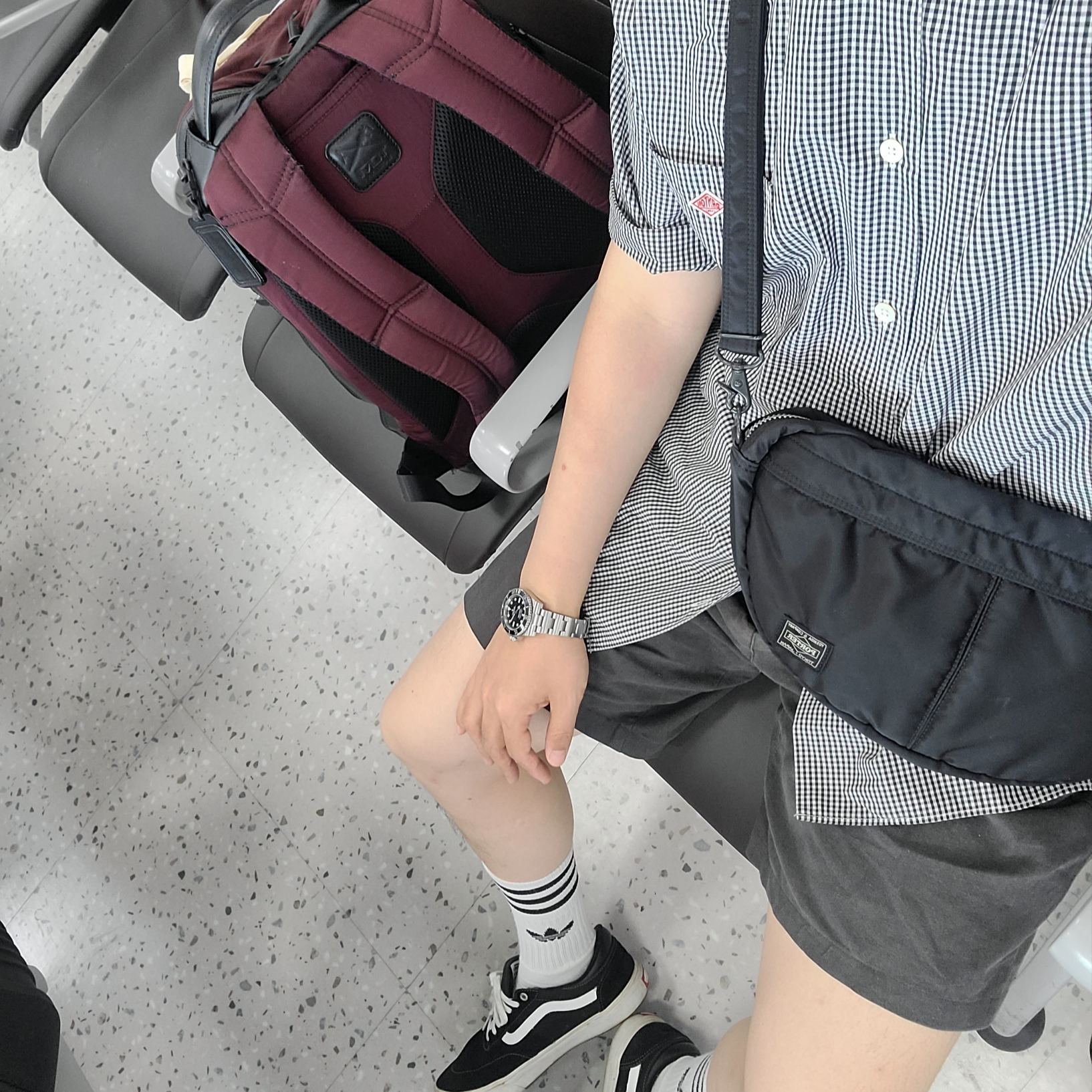 Danton Oxford Round Collar Pullover Short Sleeve Shirt Black Gingham, Porter Tanker Shoulder Bag Black 착용 스타일 - 4