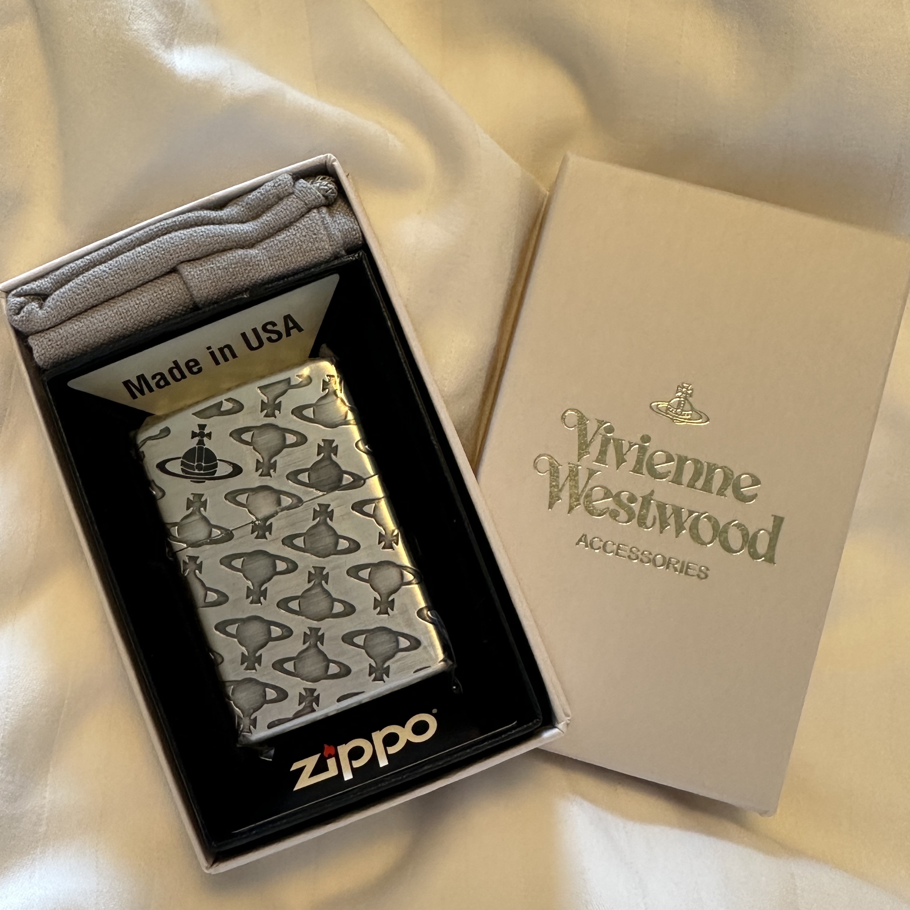 Vivienne Westwood Outstanding Orb Zippo Lighter Silver 착용 스타일