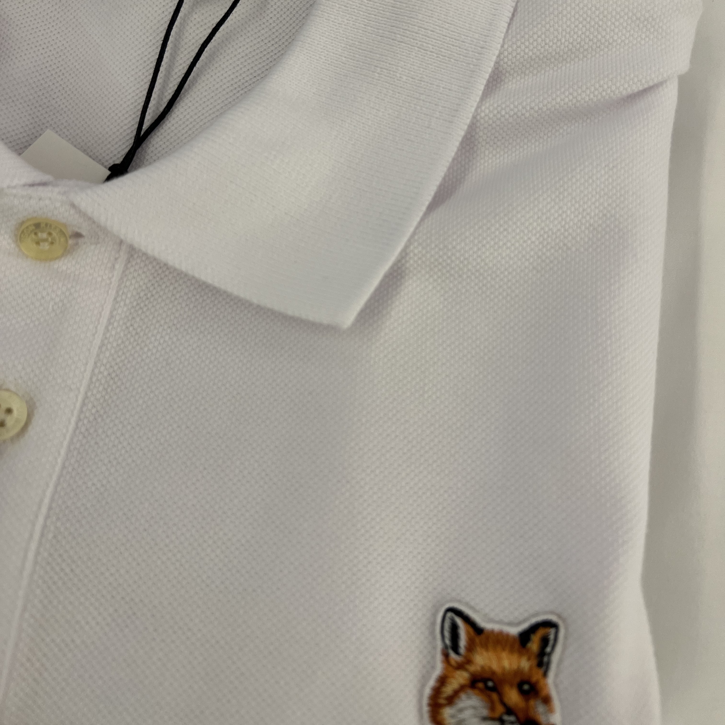 Maison Kitsune Fox Head Patch Classic Polo White 착용 스타일