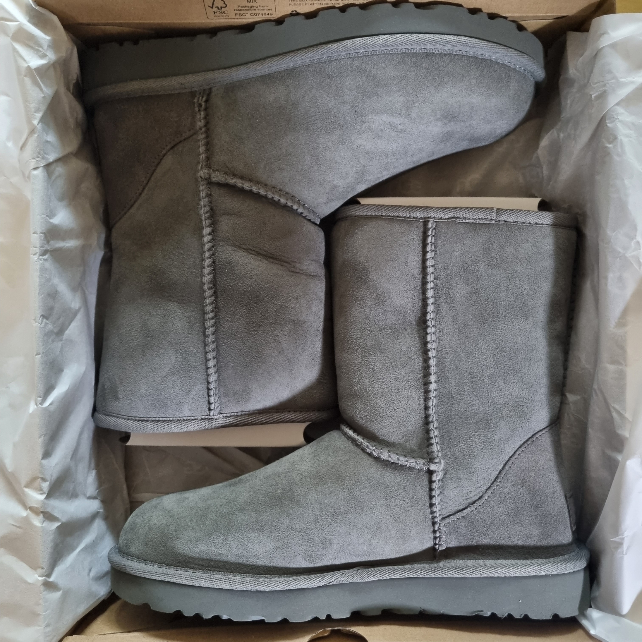 (W) UGG Classic Short II Boots Grey 착용 스타일 - 1