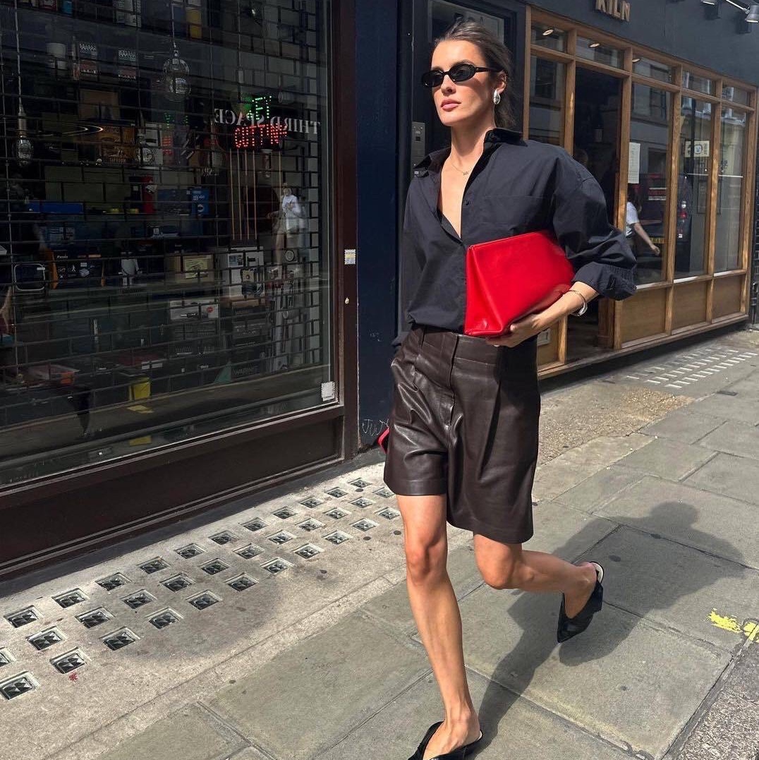 (W) Alexander Wang Cross Drape Crop Shirt in Compact Cotton Black, CDG 1986 Comme Des Garcons Archive Shirt Black 착용 스타일 - 5