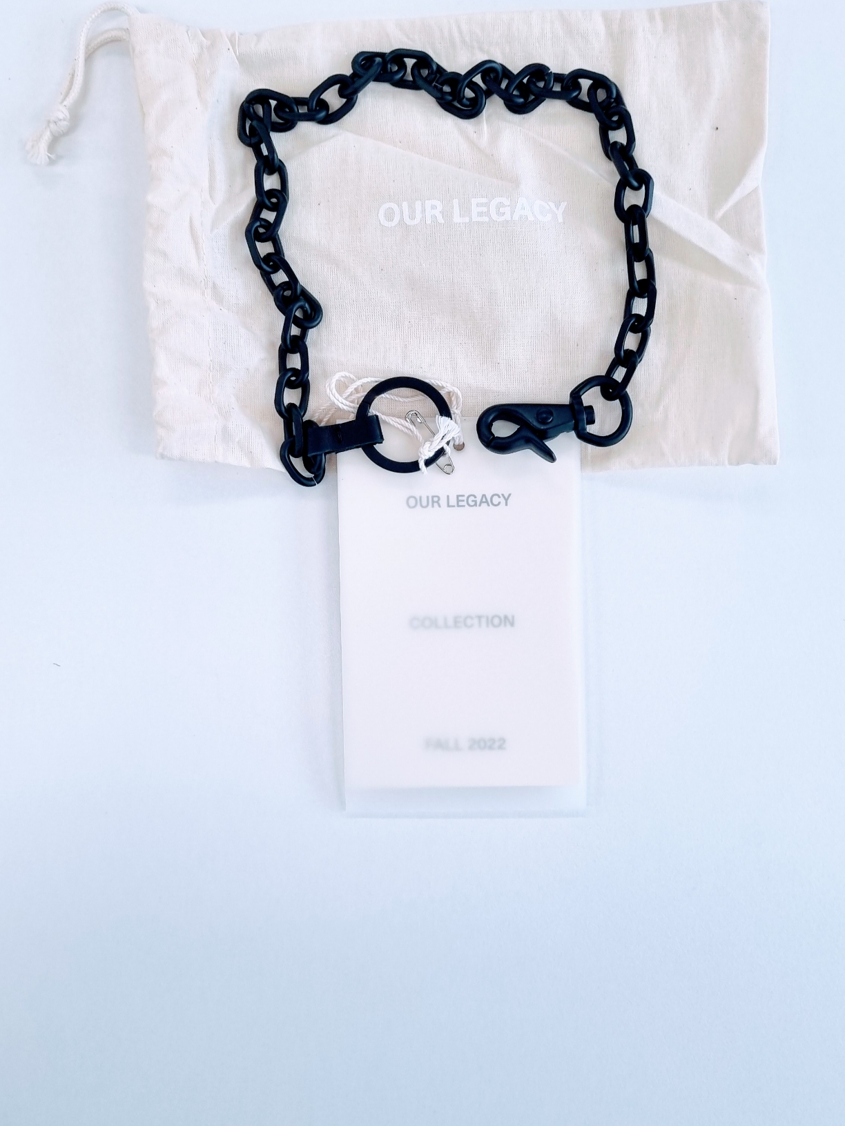 Our Legacy Ladon Keychain Necklace Metal Black 착용 스타일 - 1