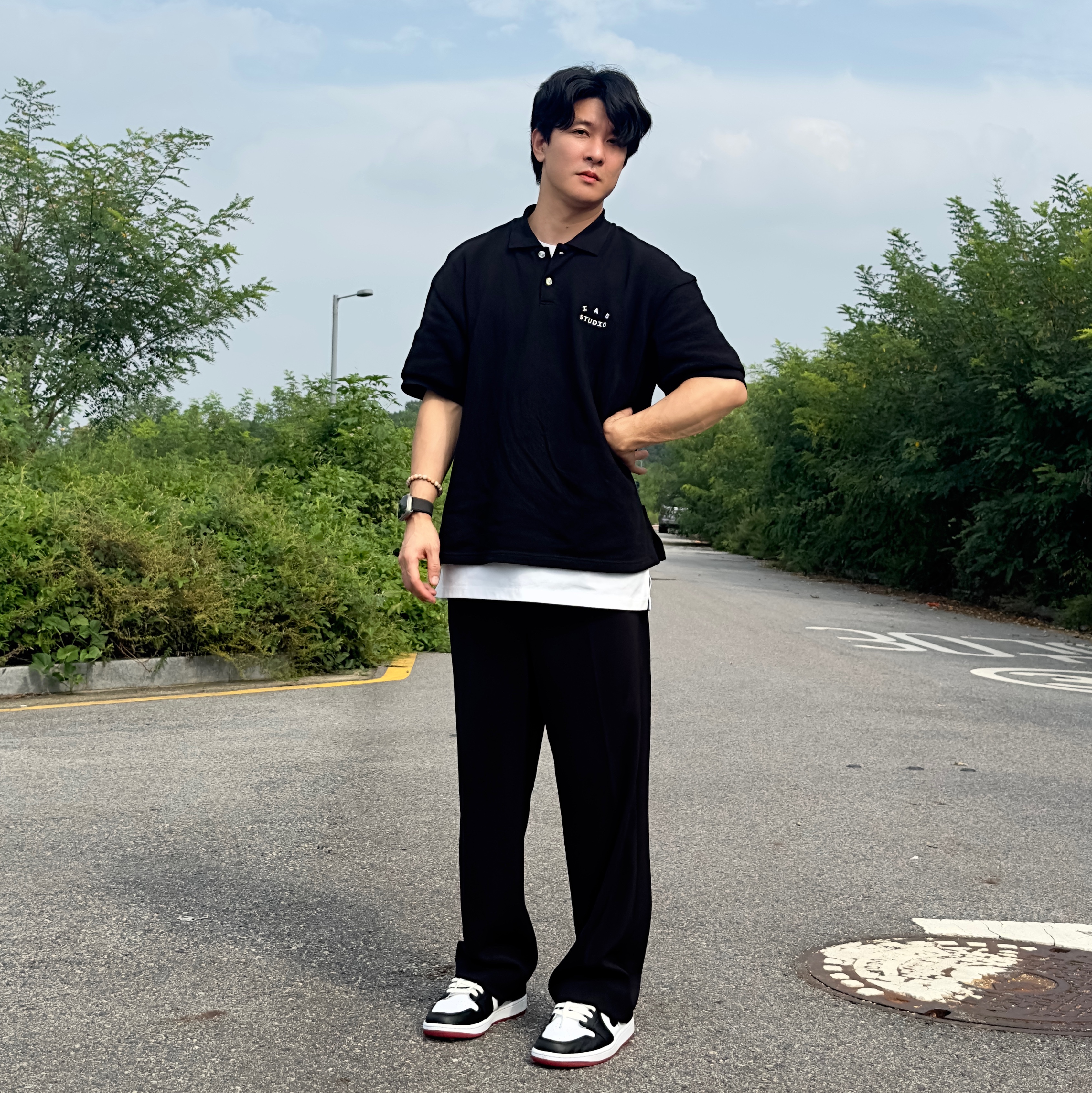 IAB Studio Cropped Pique Shirt Black - The Hyundai Seoul Exclusive, Jordan 1 Retro Low OG Black Toe 착용 스타일 - 1