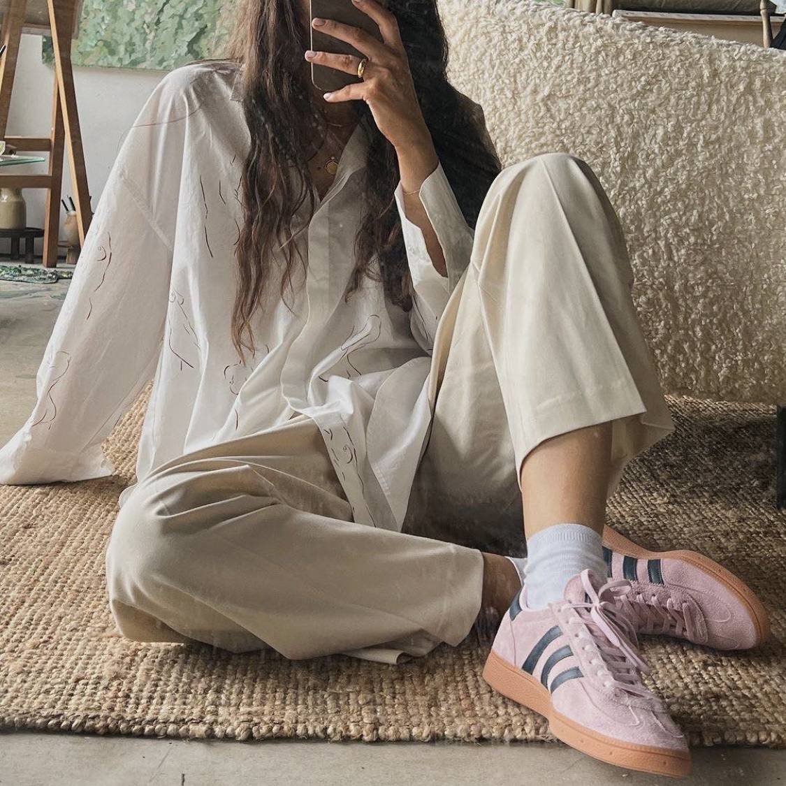 (W) Adidas Spezial Handball Clear Pink, (W) Adidas Spezial Handball Aluminium Core Black 착용 스타일 - 3