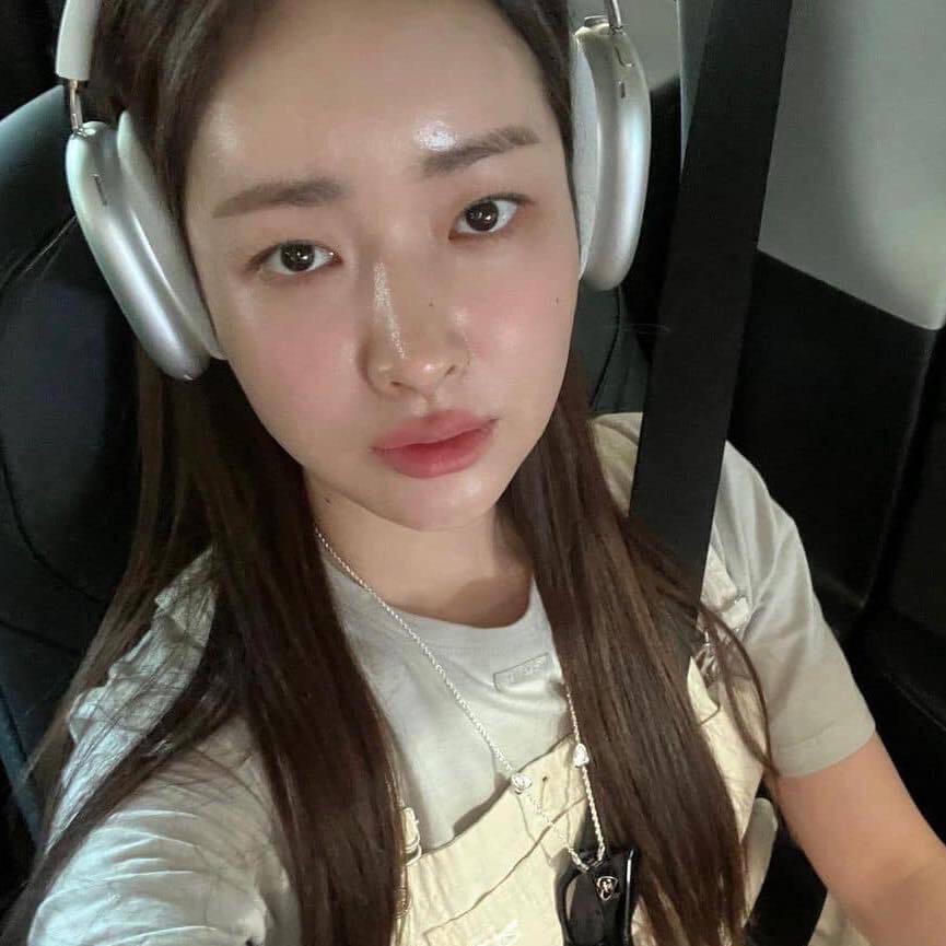 Apple AirPods Max Lightning Silver (Korean Ver.), Apple AirPods Max Lightning Space Gray (Korean Ver.) 착용 스타일 - 2