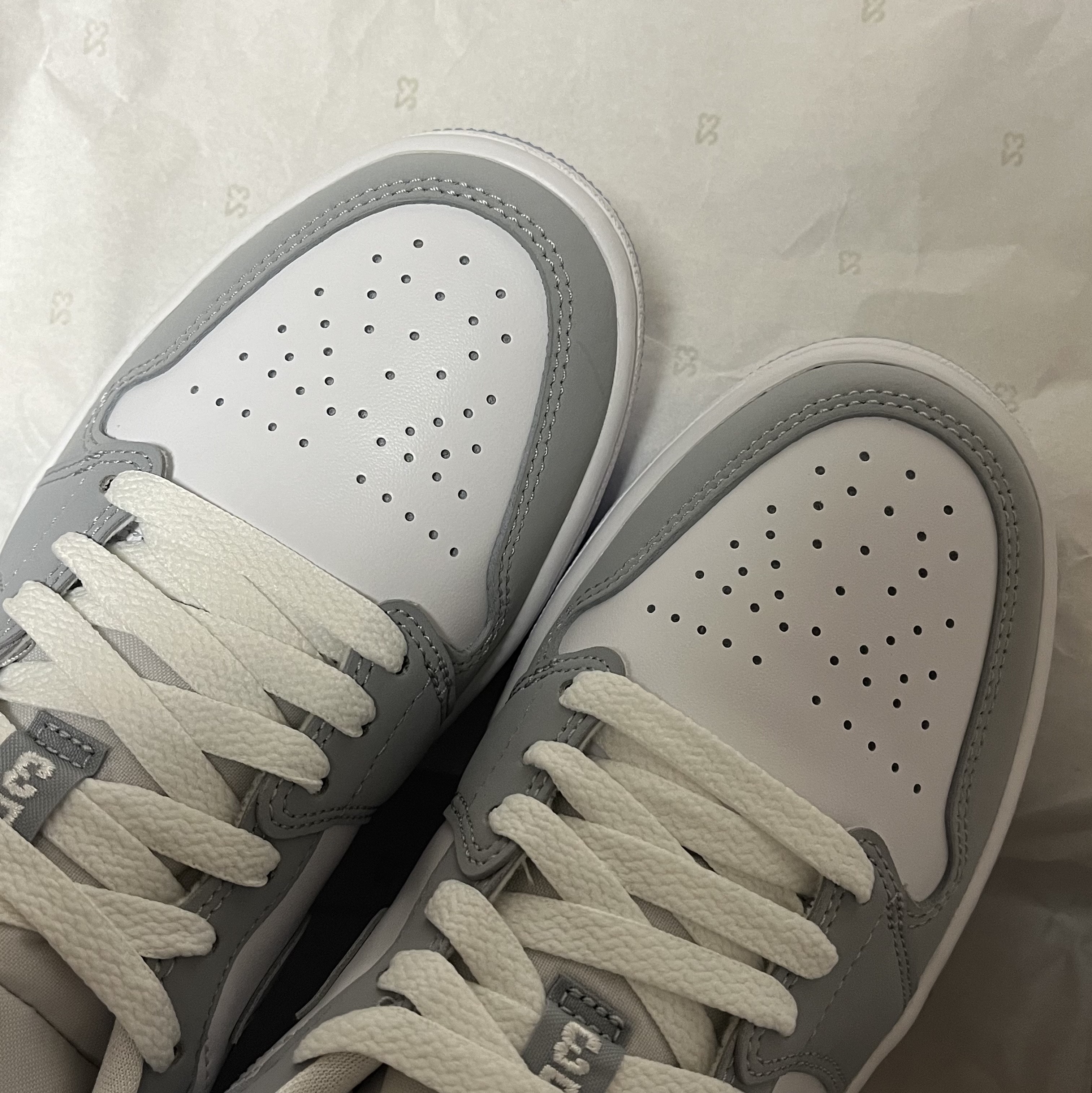 (W) Jordan 1 Low White Wolf Grey 착용 스타일 - 1