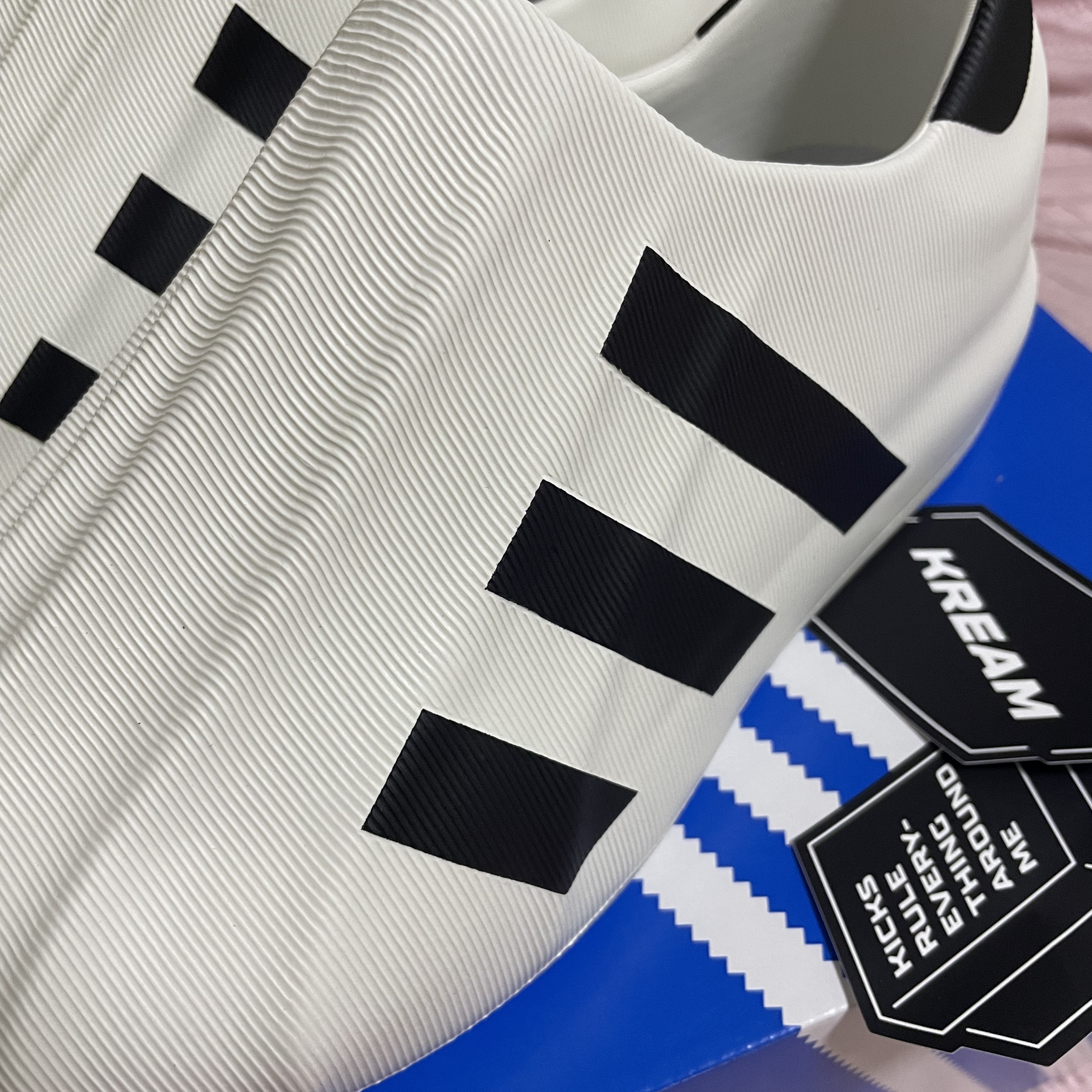 Adidas Adifom Superstar Core White 착용 스타일