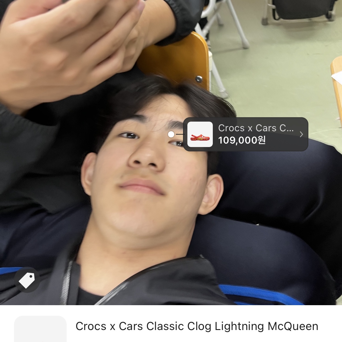 Crocs x Cars Classic Clog Lightning McQueen 착용 스타일